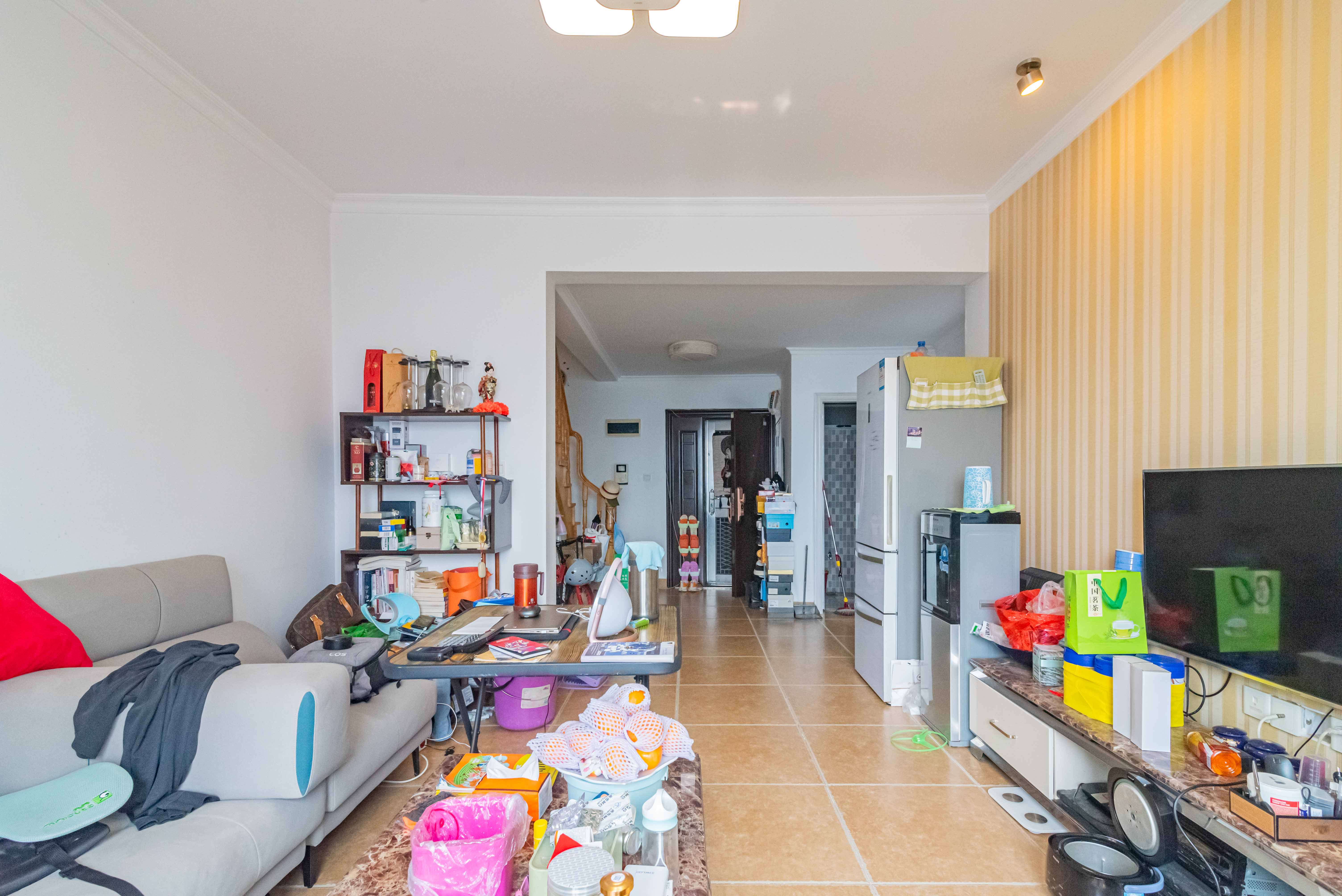 凯乐国际城  2室2厅1卫    82.0万 凯乐国际城  2室2厅1卫    82.0万客厅