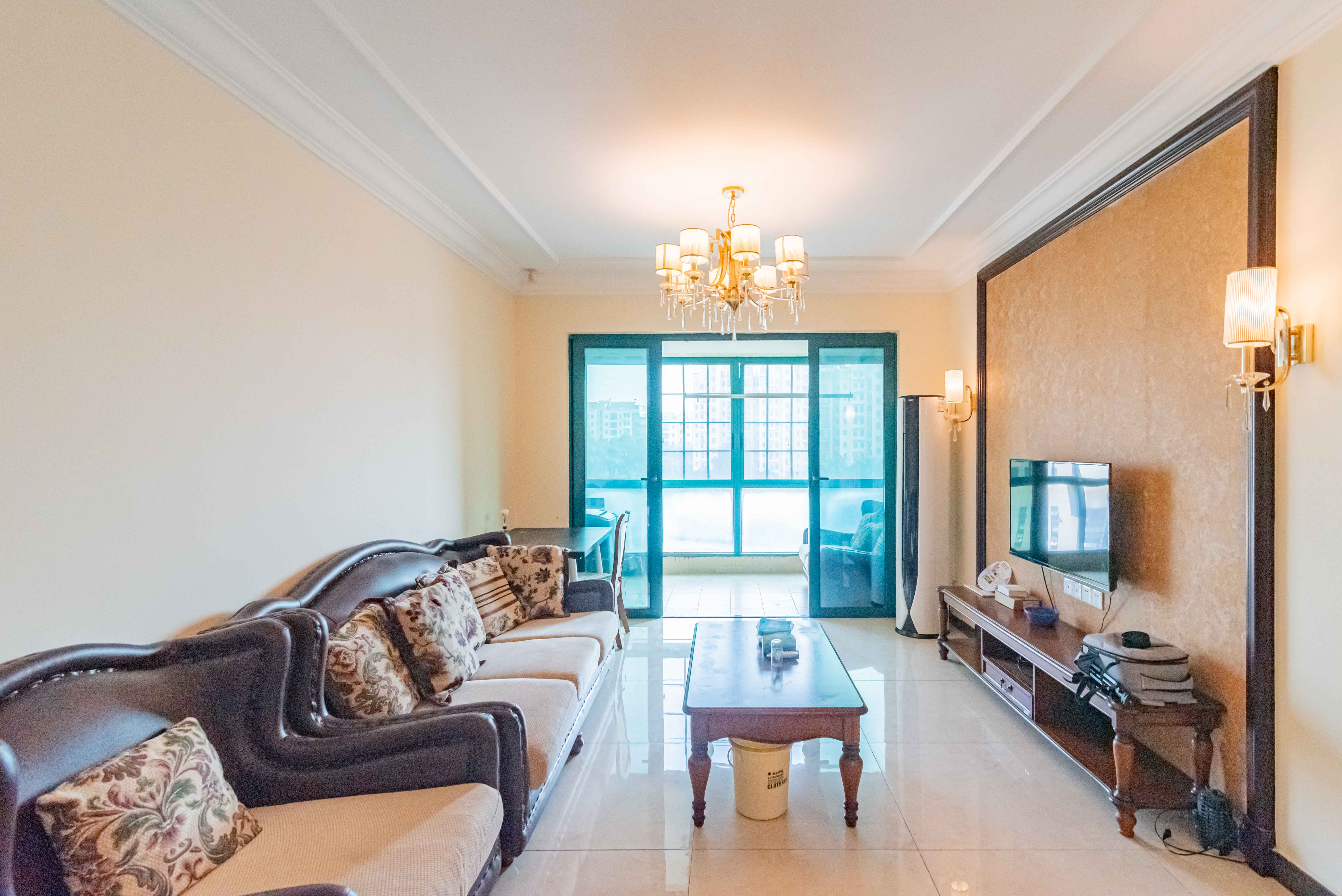 恒大雅苑  2室2厅1卫    83.0万客厅