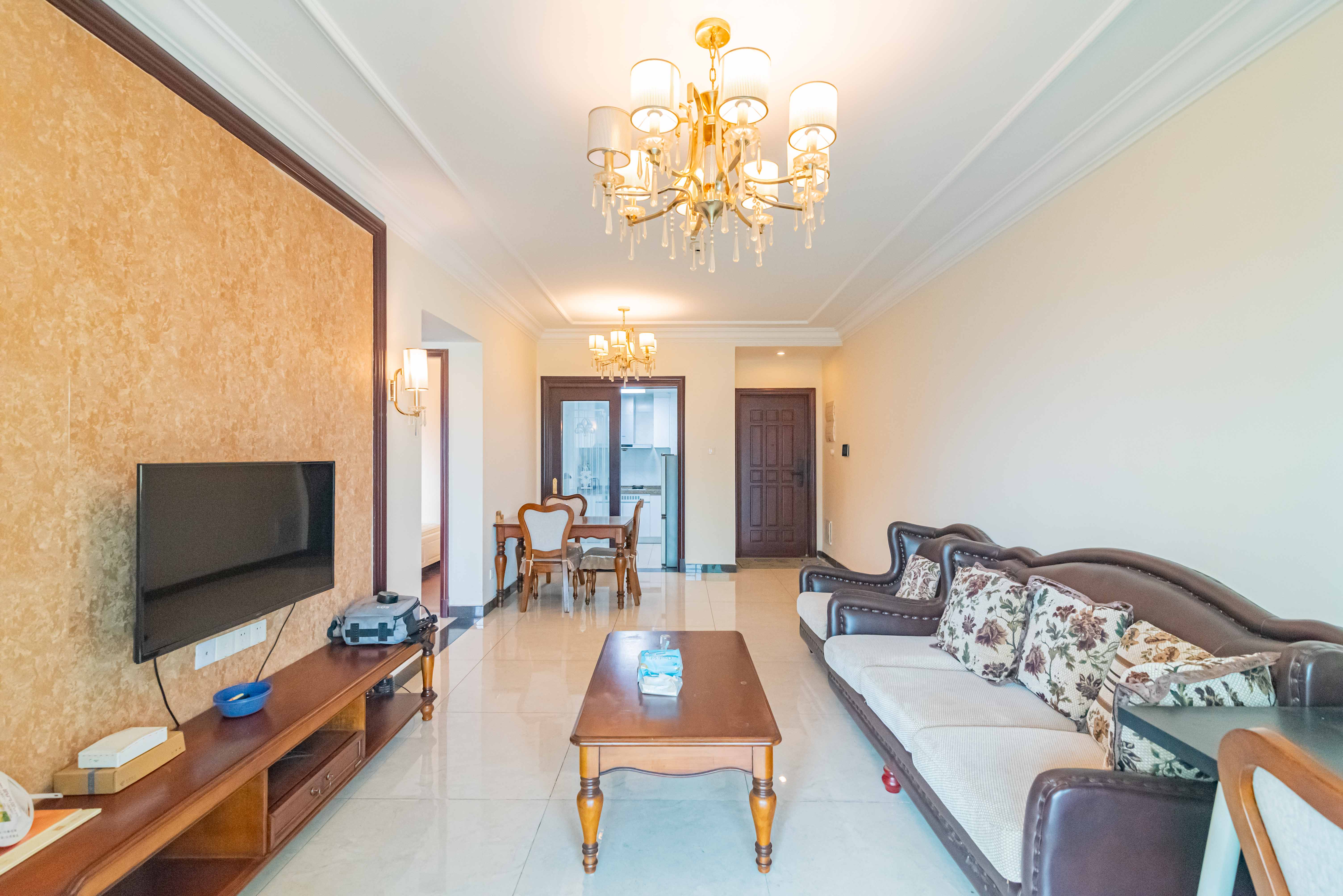 恒大雅苑  2室2厅1卫    83.0万客厅