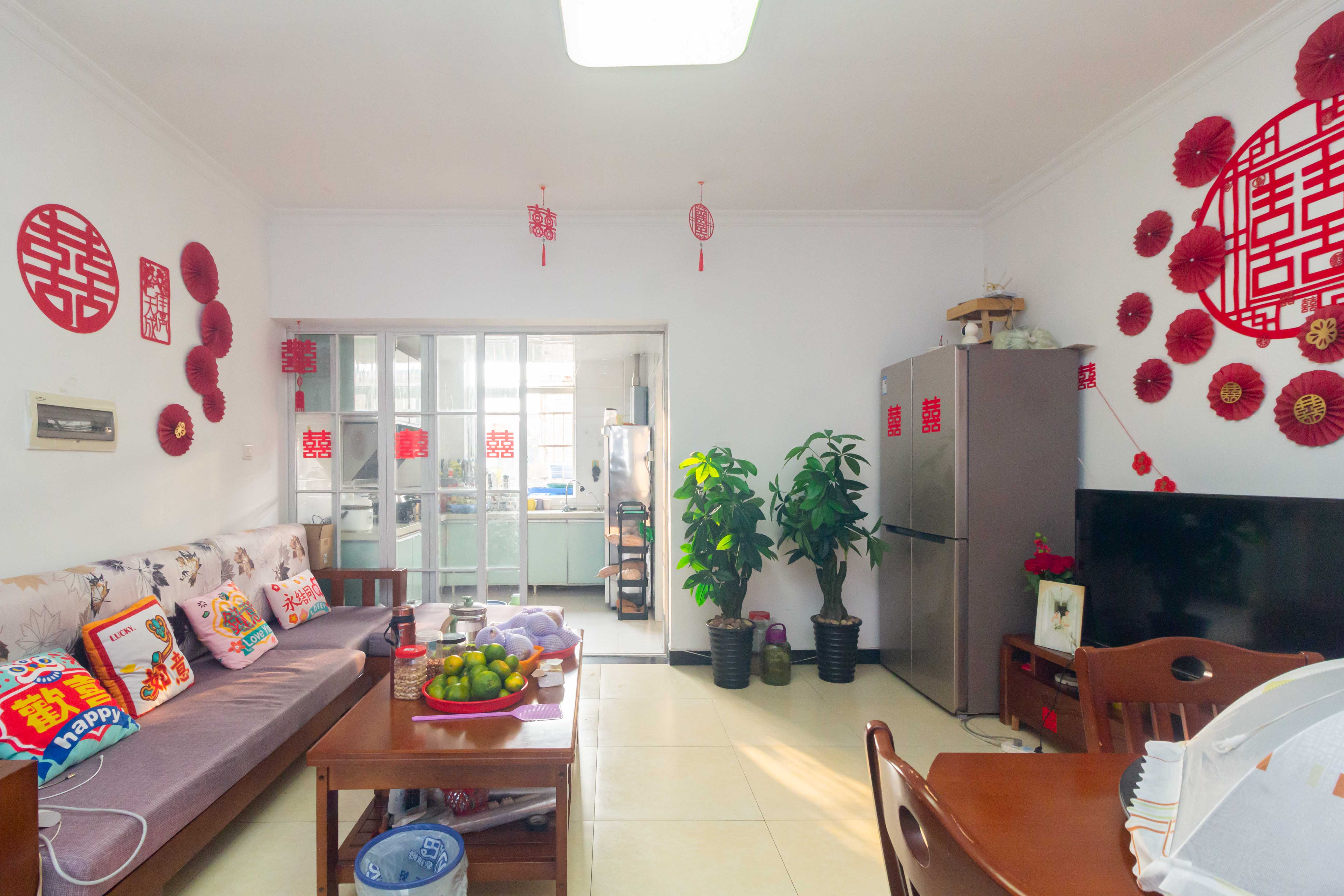 泉塘小区  4室2厅1卫    45.0万 泉塘小区  4室2厅1卫    45.0万客厅