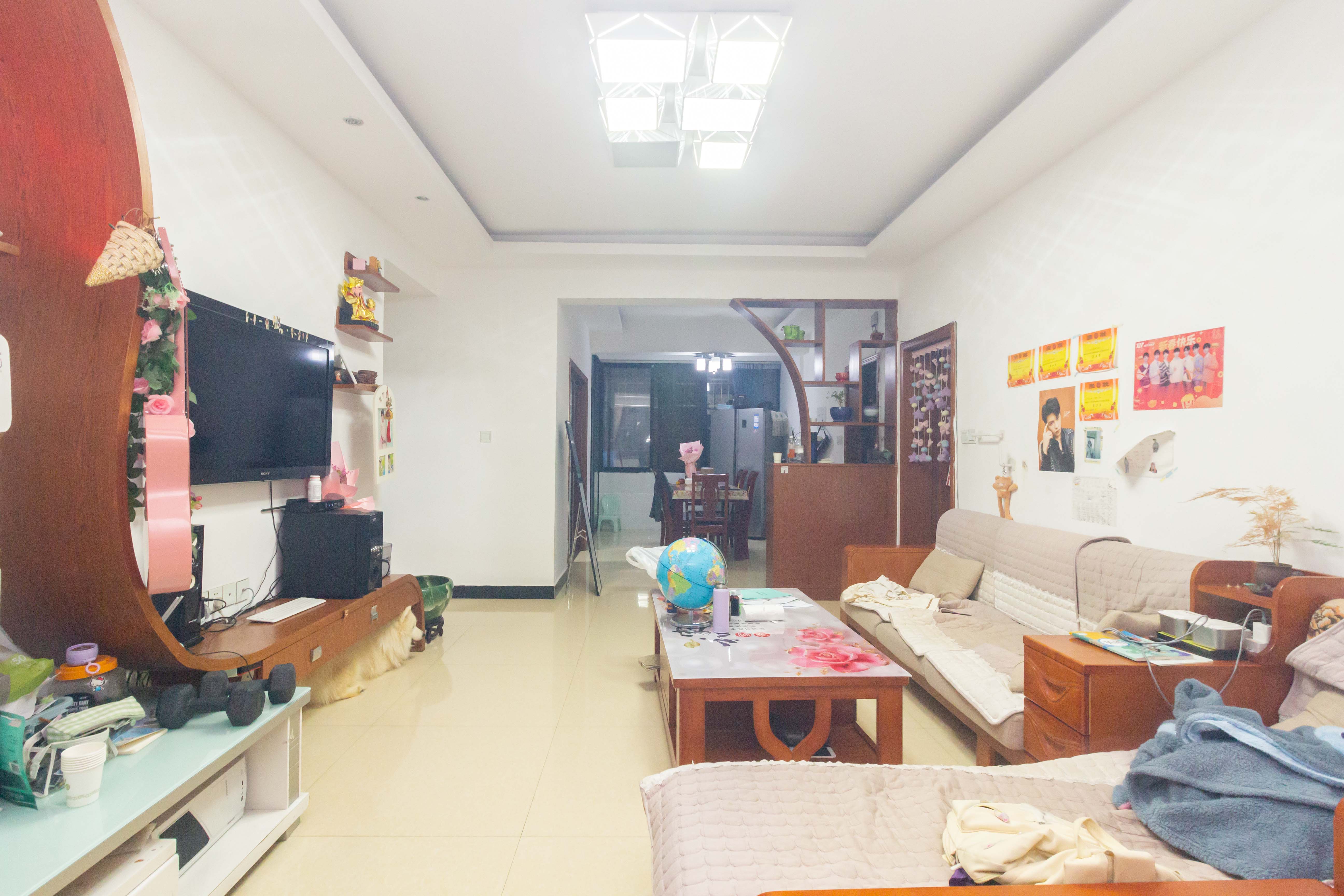 三景国际  3室2厅1卫    65.0万 三景国际  3室2厅1卫    65.0万客厅