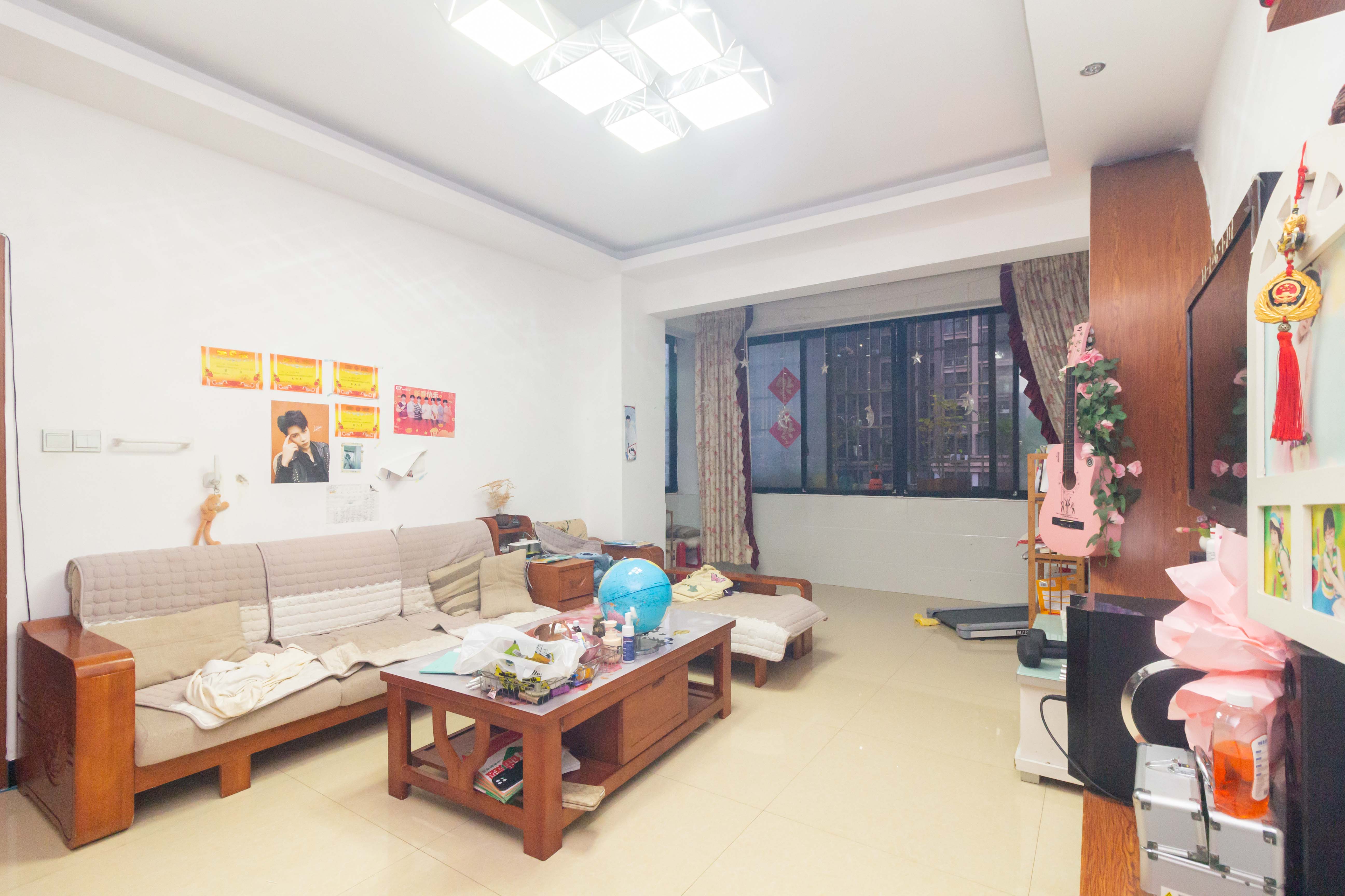 三景国际  3室2厅1卫    65.0万 三景国际  3室2厅1卫    65.0万客厅