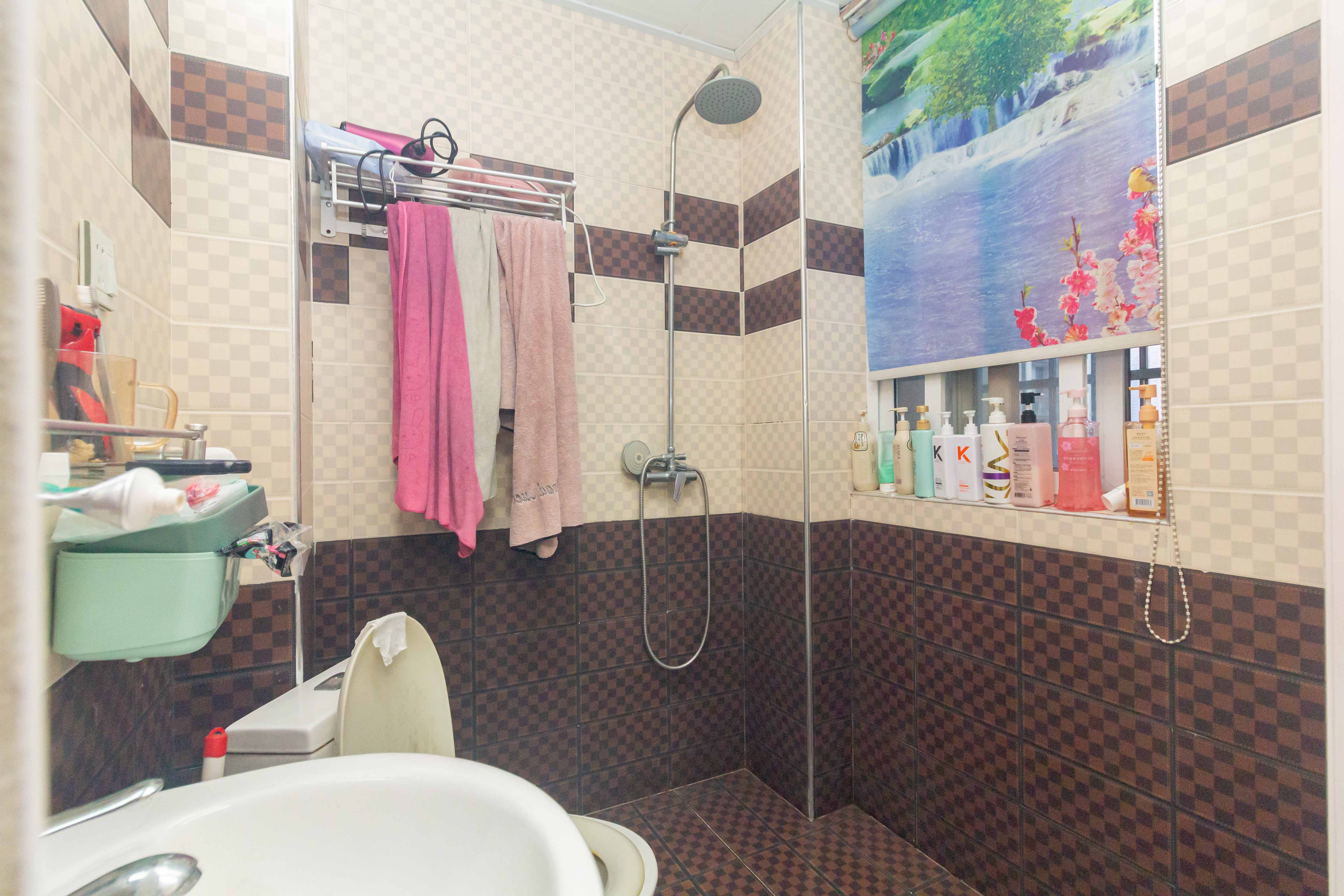 三景国际  3室2厅1卫    65.0万 三景国际  3室2厅1卫    65.0万卫生间