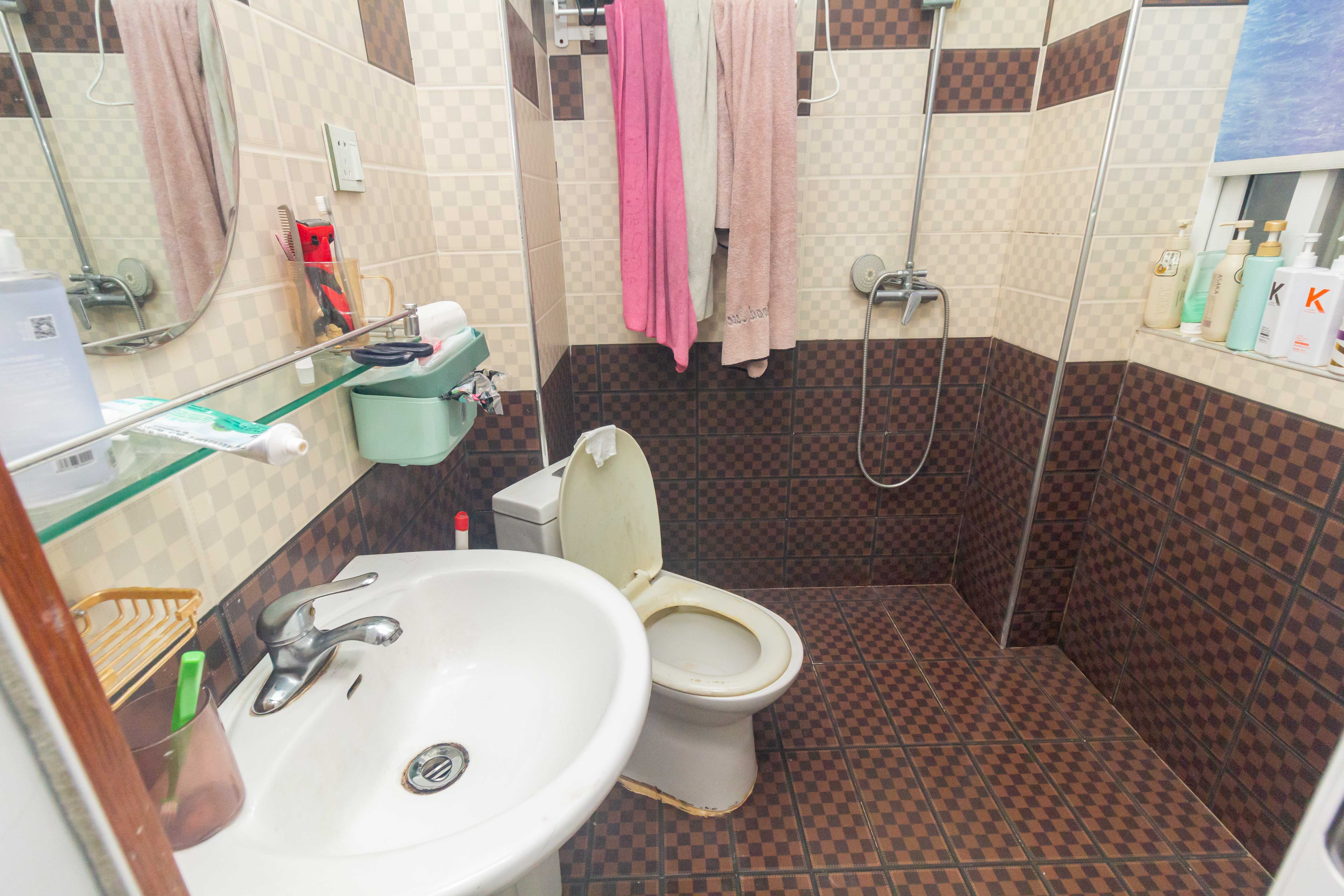 三景国际  3室2厅1卫    65.0万 三景国际  3室2厅1卫    65.0万卫生间