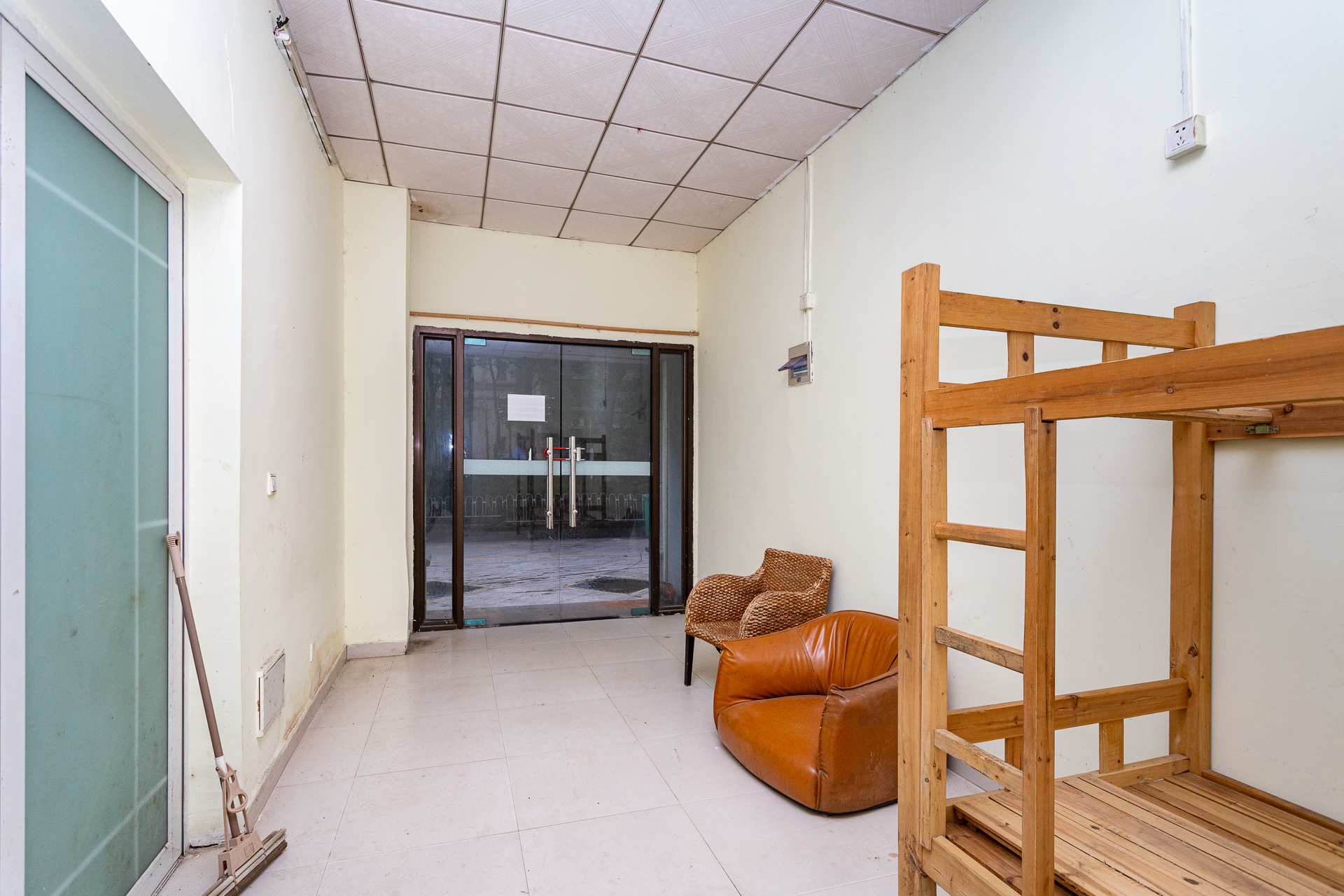 恒大名都  1室1厅1卫    90.0万客厅