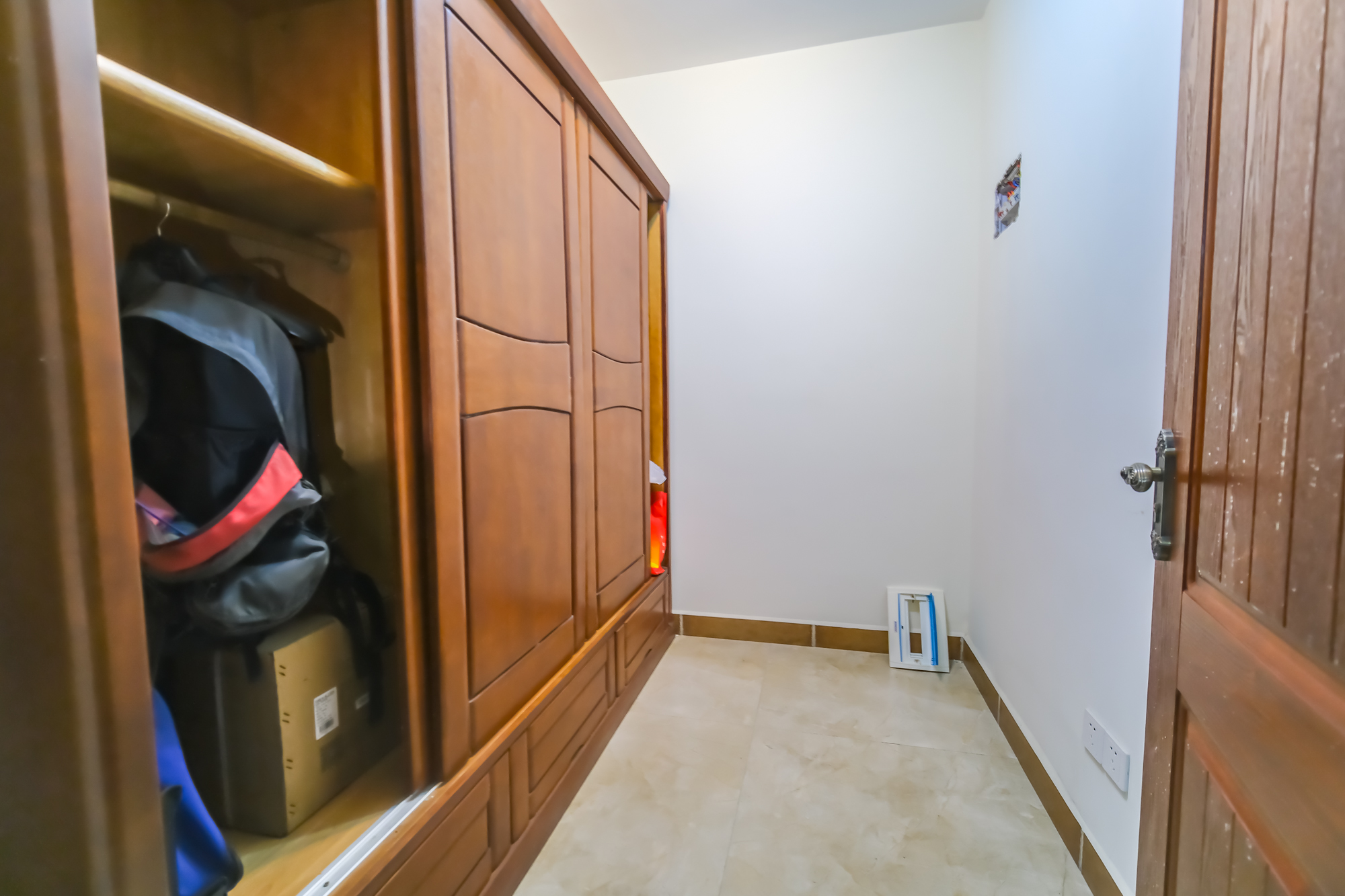 三一街区  5室2厅1卫   210.00万其他