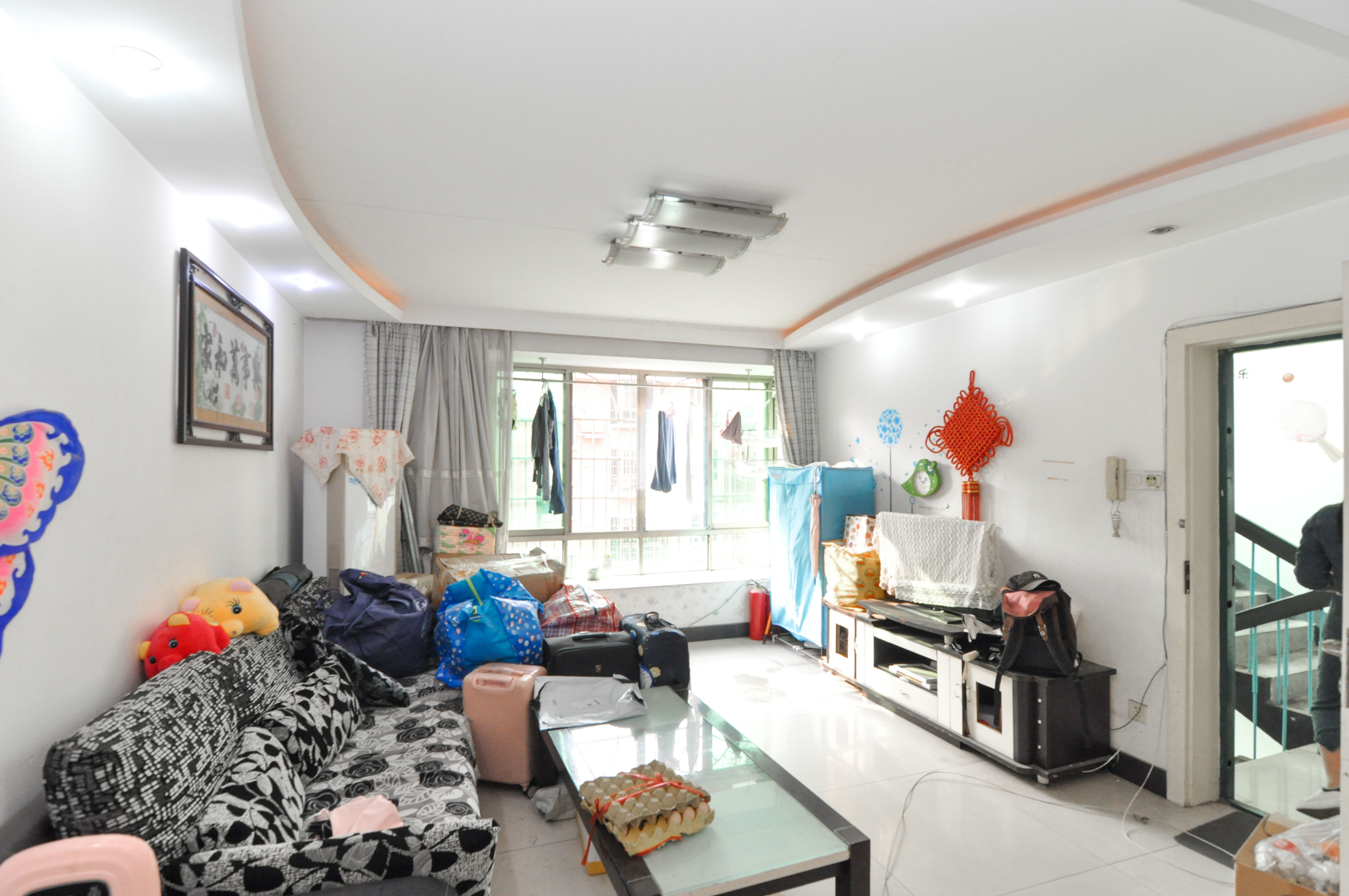 阳明山庄  3室2厅2卫   65.00万客厅