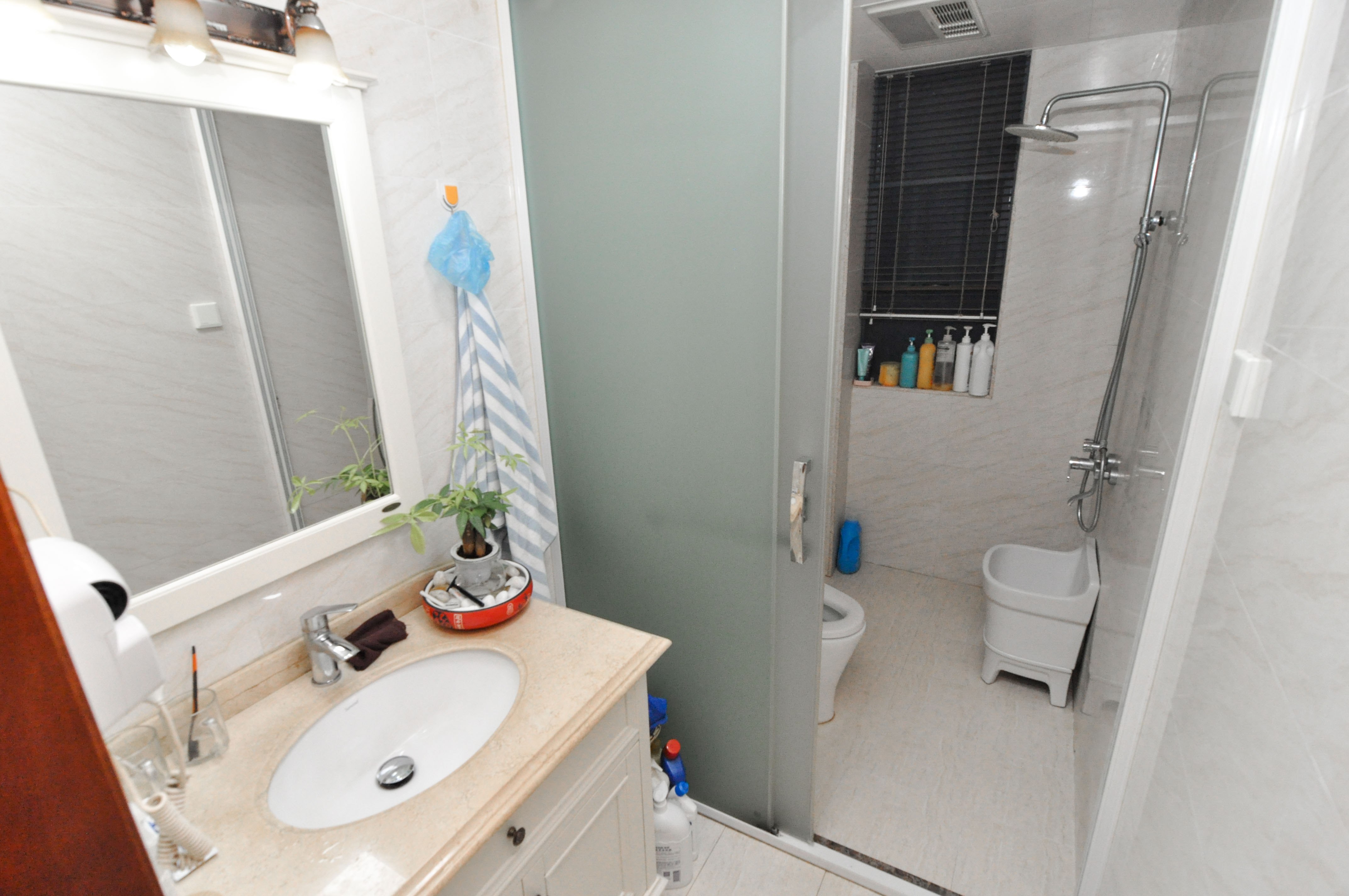 中建梅溪湖中心  4室2厅2卫   261.00万卧室
