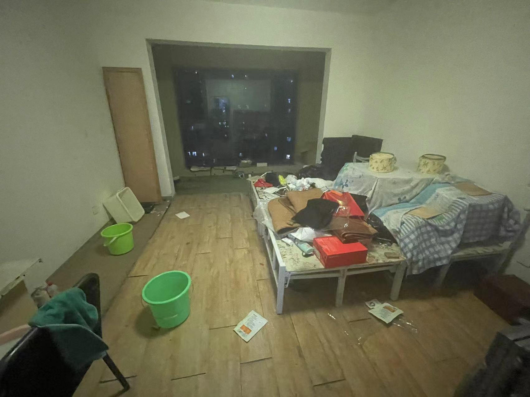 栗雨香堤 5室2厅2卫 76.8万 栗雨香堤 5室2厅2卫 76.8万室内图