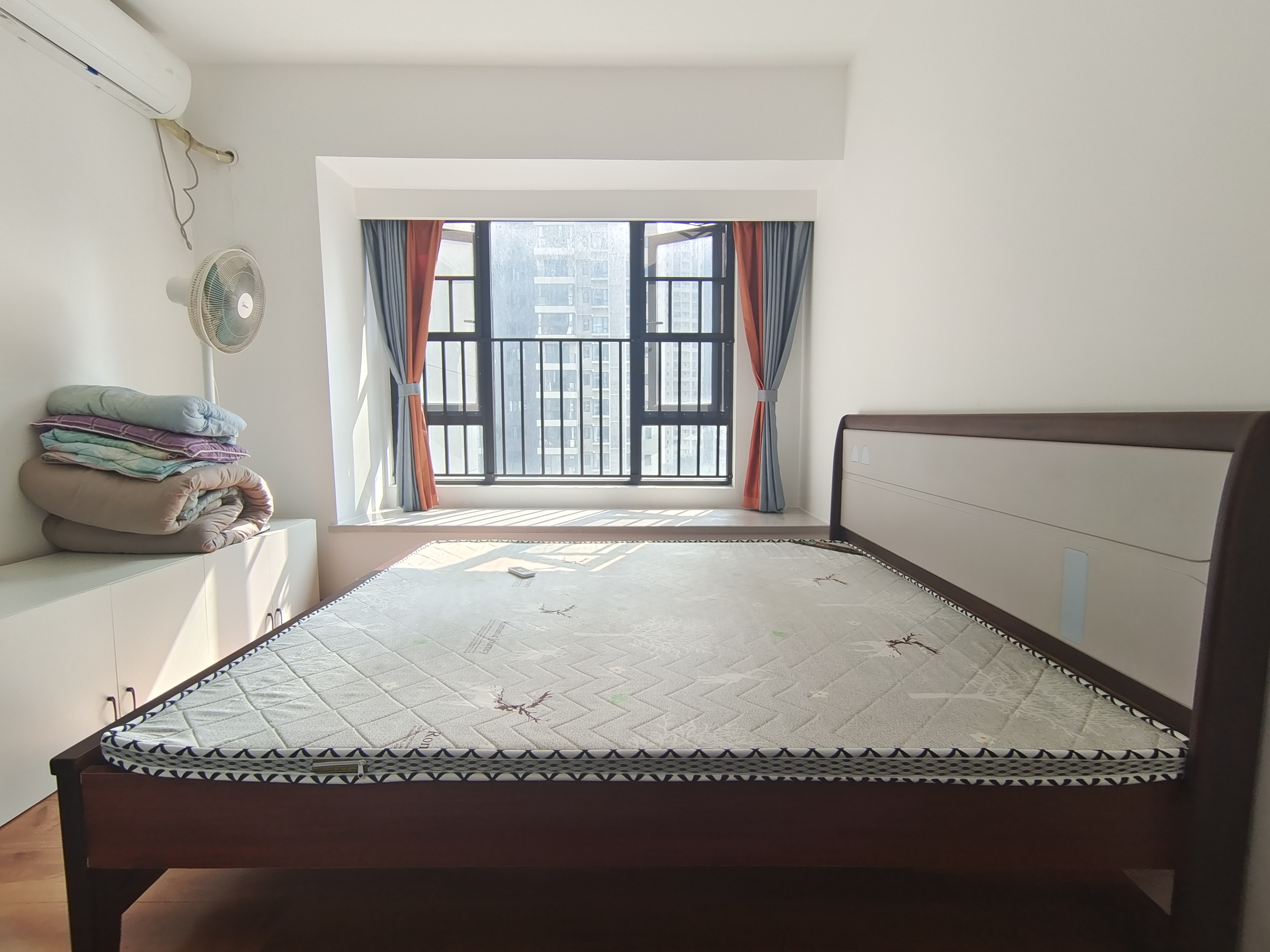 蓝溪谷  4室2厅2卫    88.6万 蓝溪谷  4室2厅2卫    88.6万室内图