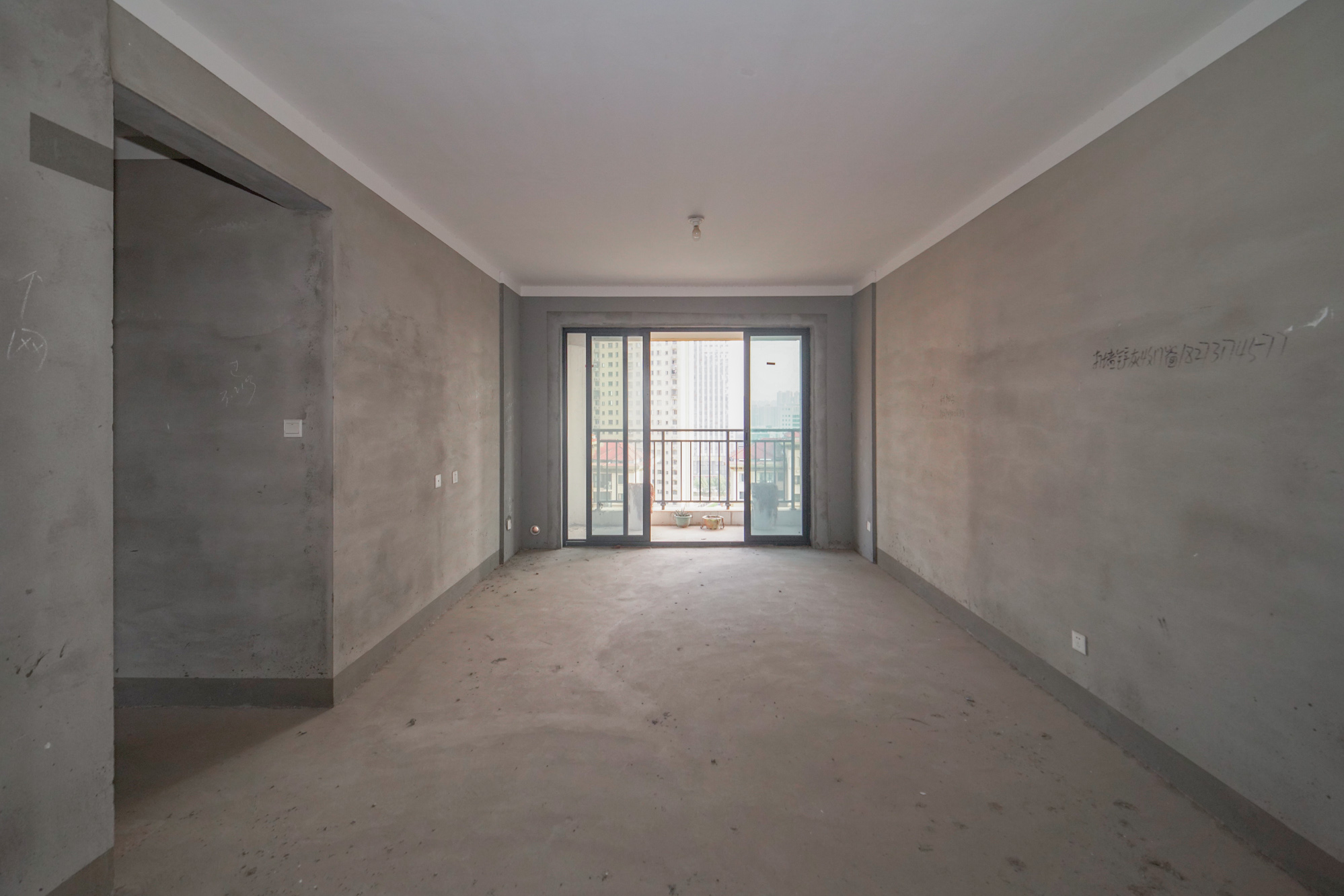 荣盛岳麓峰景  3室2厅2卫    62.0万 荣盛岳麓峰景  3室2厅2卫    62.0万客厅