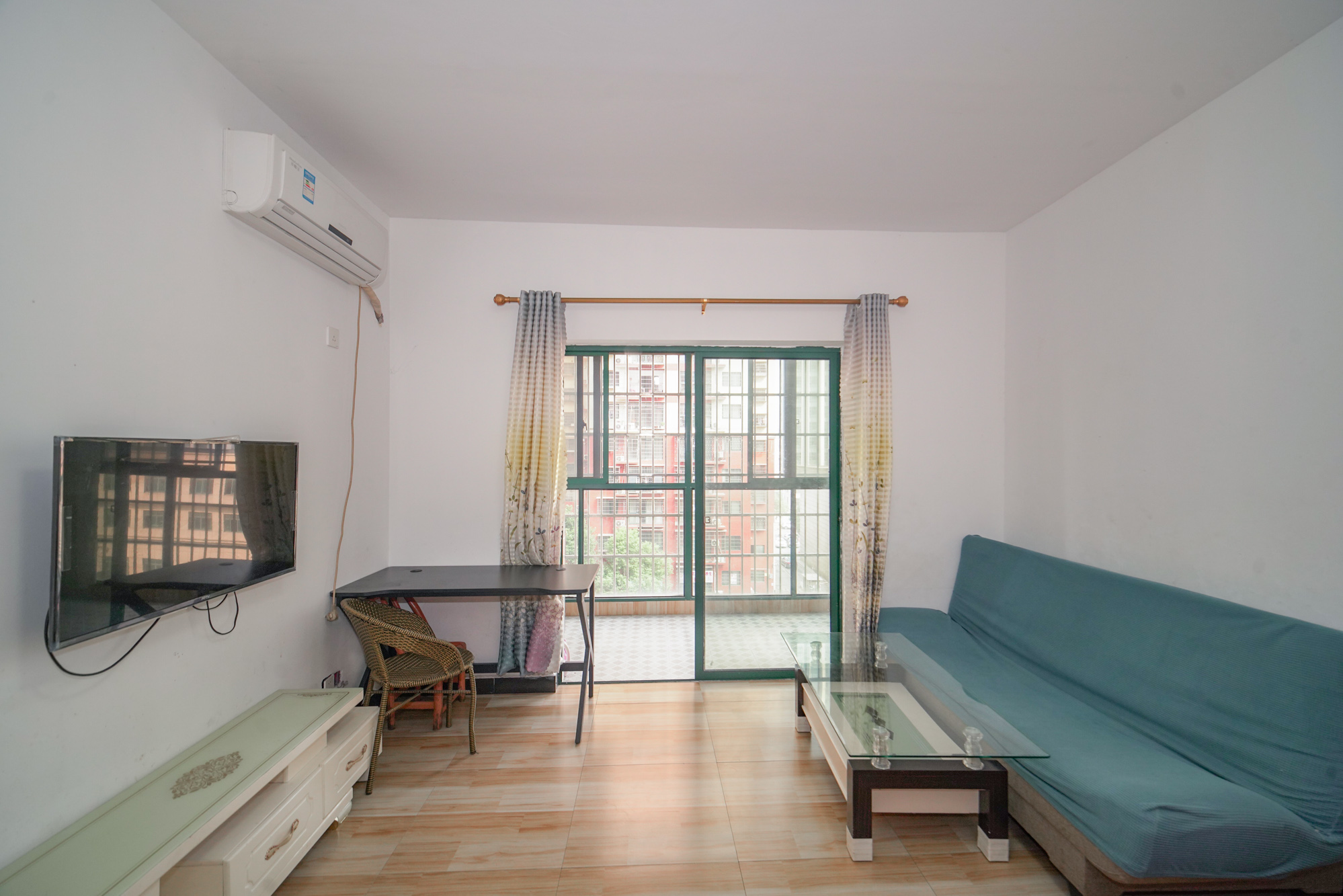 红建滨水铭城  3室2厅2卫    50.0万 红建滨水铭城  3室2厅2卫    50.0万客厅