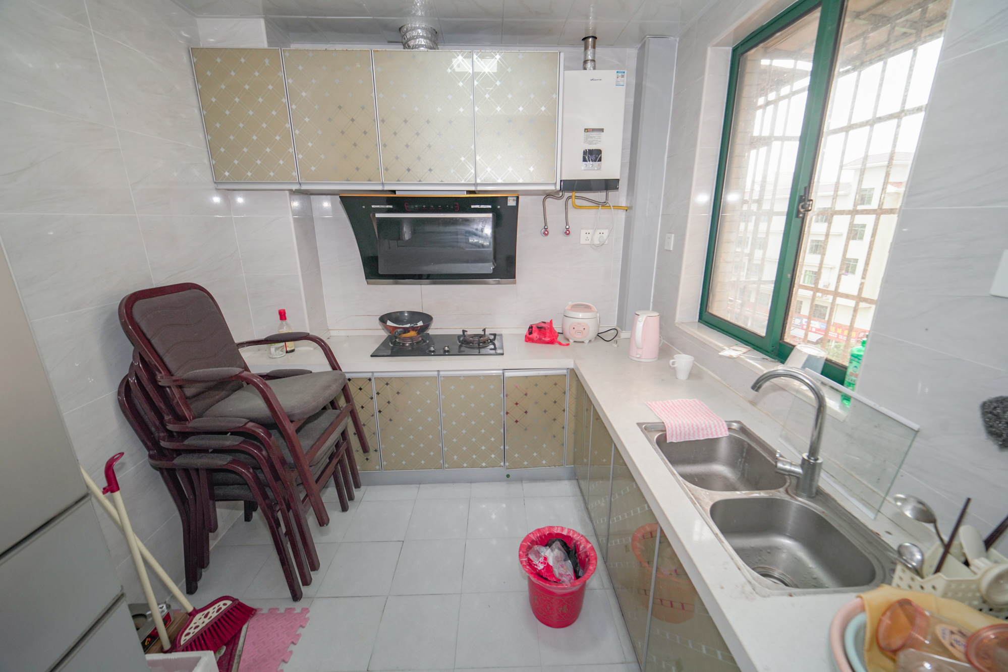 红建滨水铭城  3室2厅2卫    50.0万 红建滨水铭城  3室2厅2卫    50.0万厨房