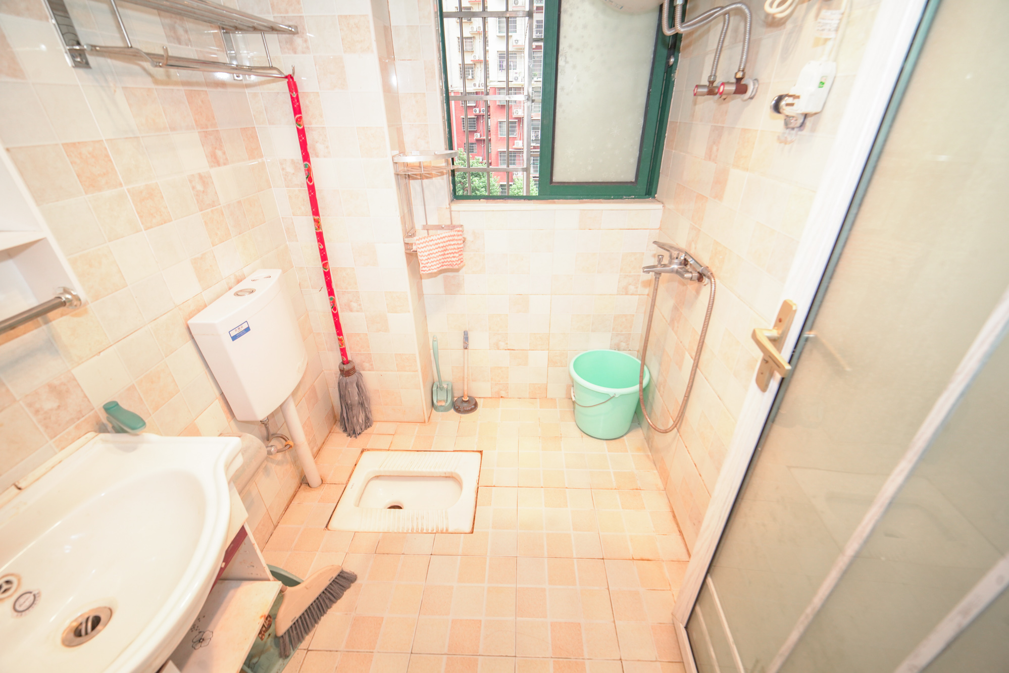 红建滨水铭城  3室2厅2卫    50.0万 红建滨水铭城  3室2厅2卫    50.0万卫生间