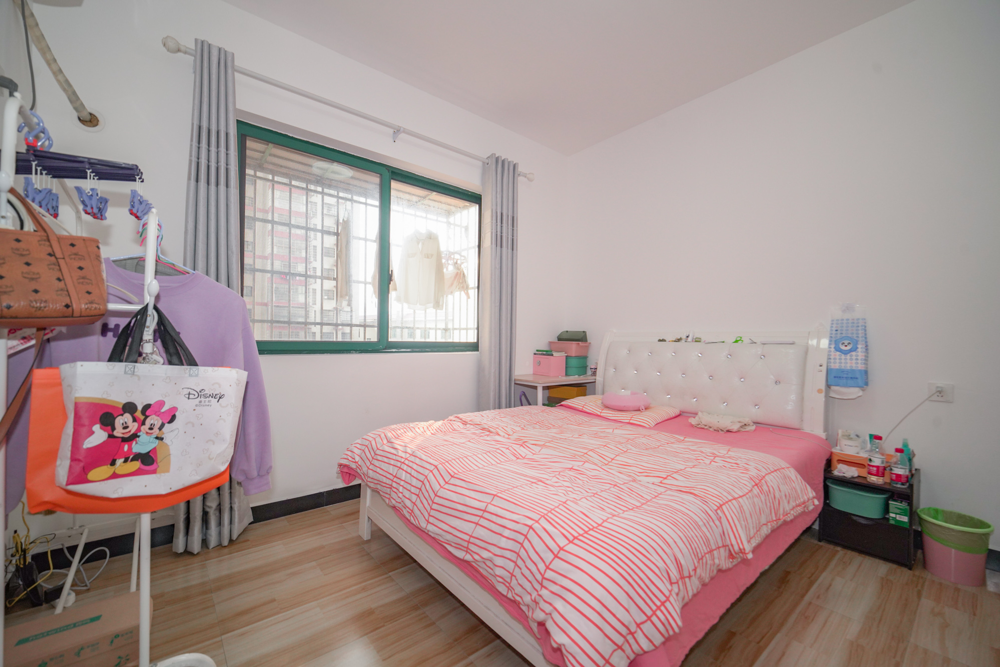 红建滨水铭城  3室2厅2卫    50.0万 红建滨水铭城  3室2厅2卫    50.0万卧室