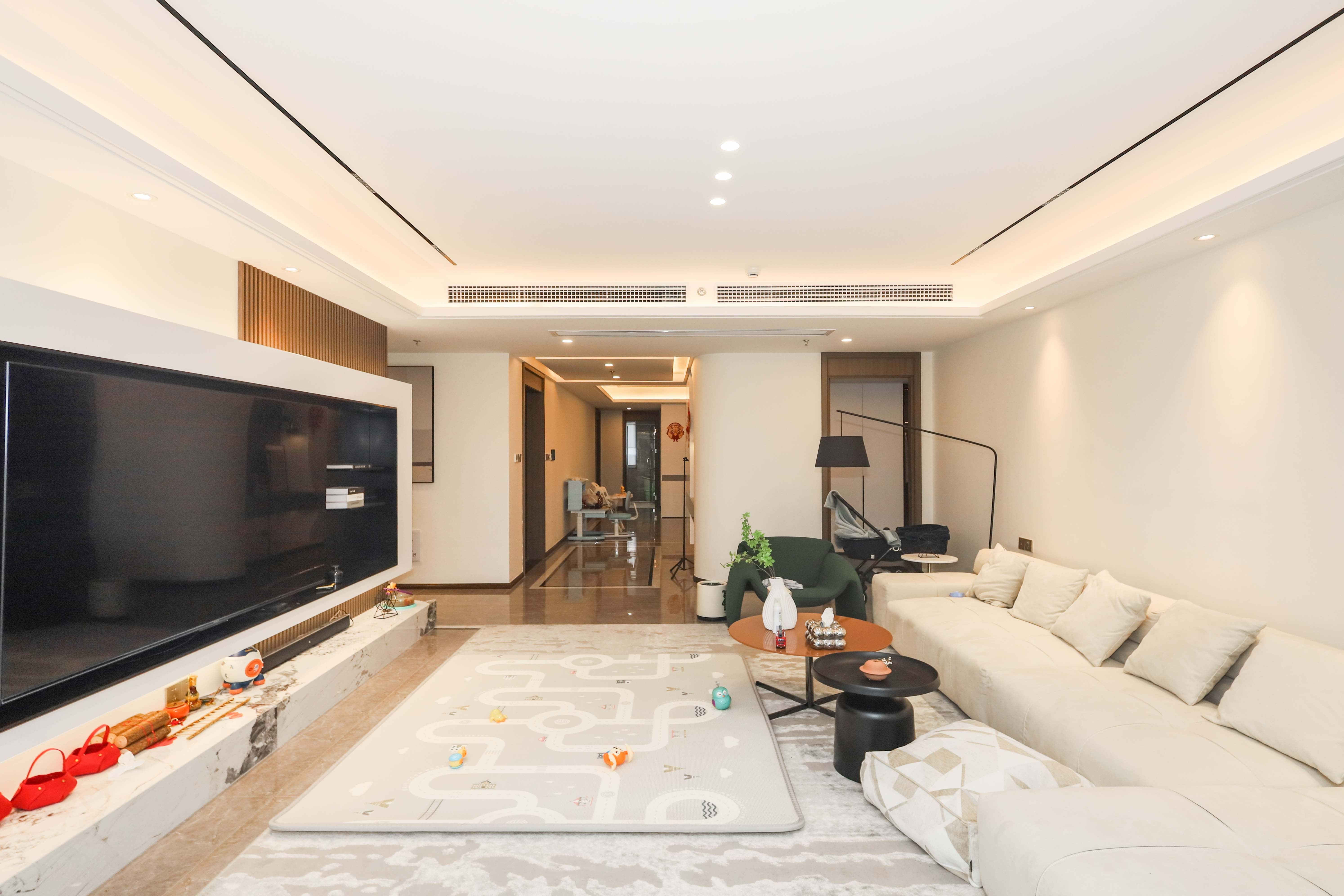 梅溪华府(新城金茂梦想华府) 4室2厅3卫 273.0万 梅溪华府(新城金茂梦想华府) 4室2厅3卫 273.0万客厅