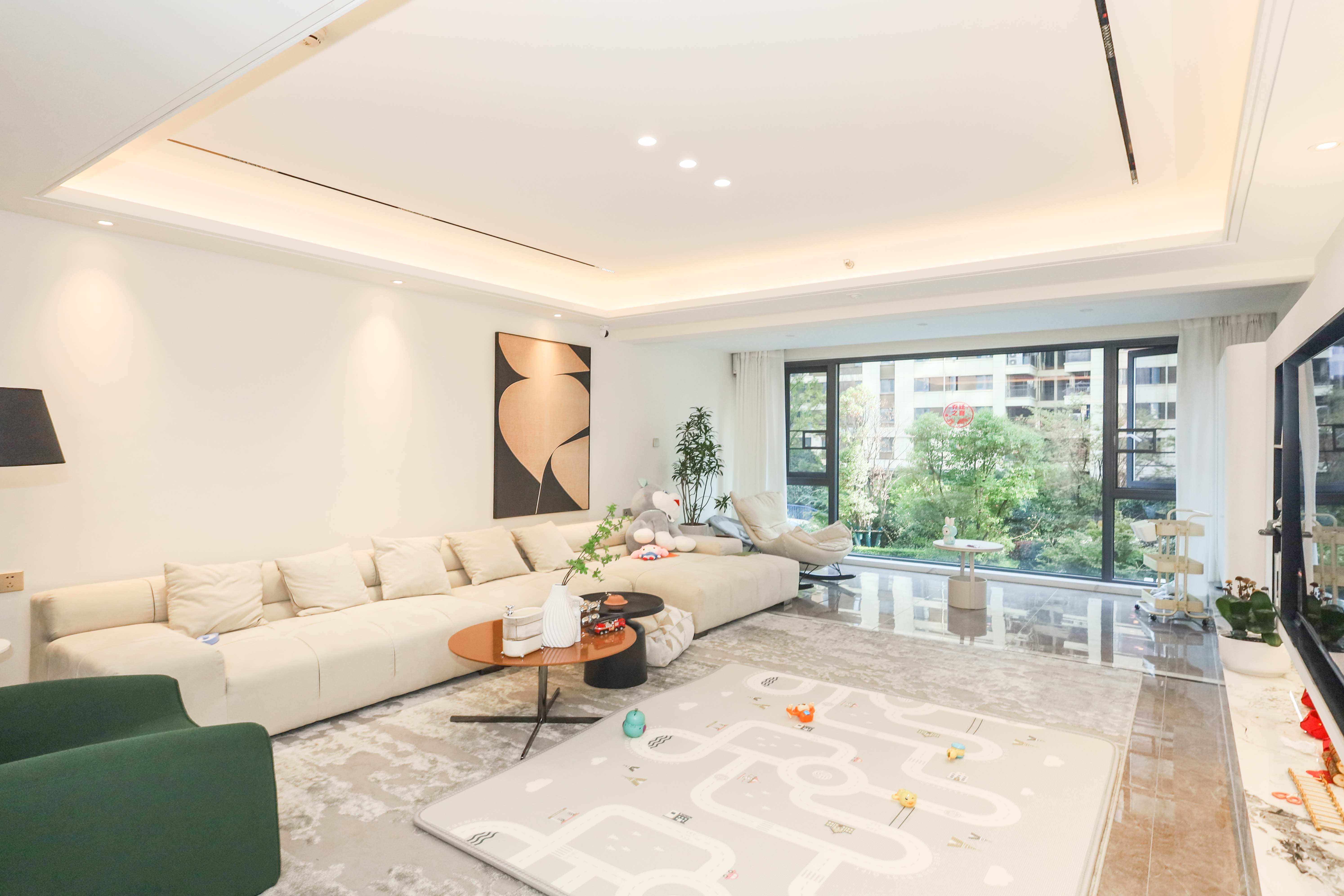 梅溪华府(新城金茂梦想华府) 4室2厅3卫 273.0万 梅溪华府(新城金茂梦想华府) 4室2厅3卫 273.0万客厅