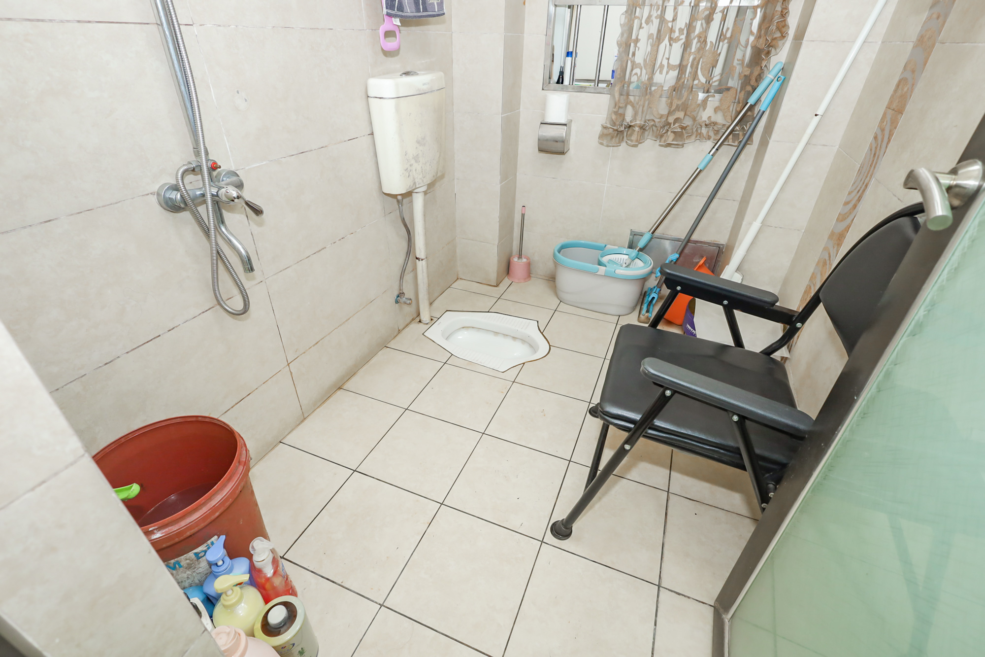八方小区D区  4室2厅2卫   541.00万卫生间