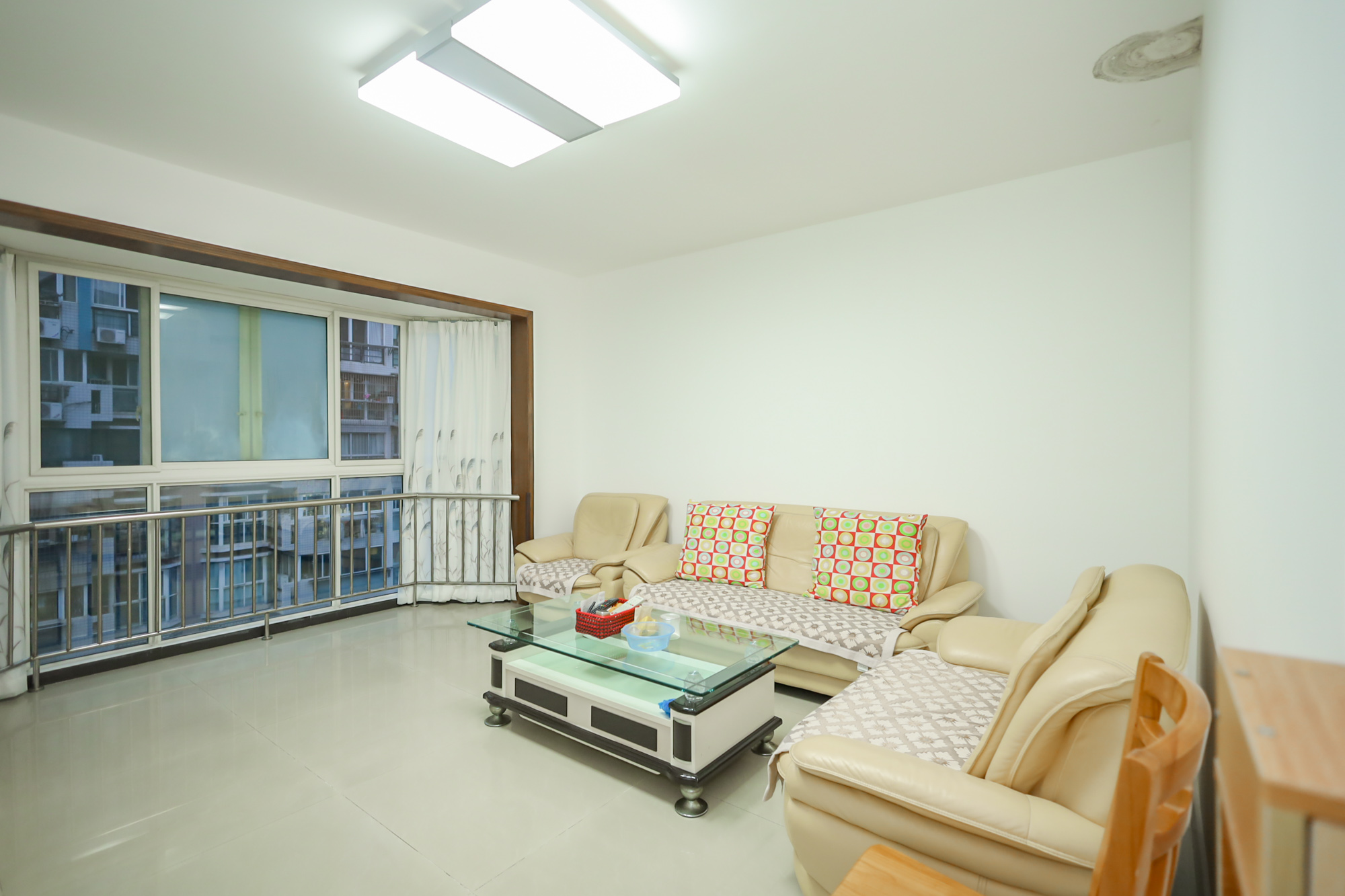 金色山庄 2室2厅1卫 78.0万 金色山庄 2室2厅1卫 78.0万客厅