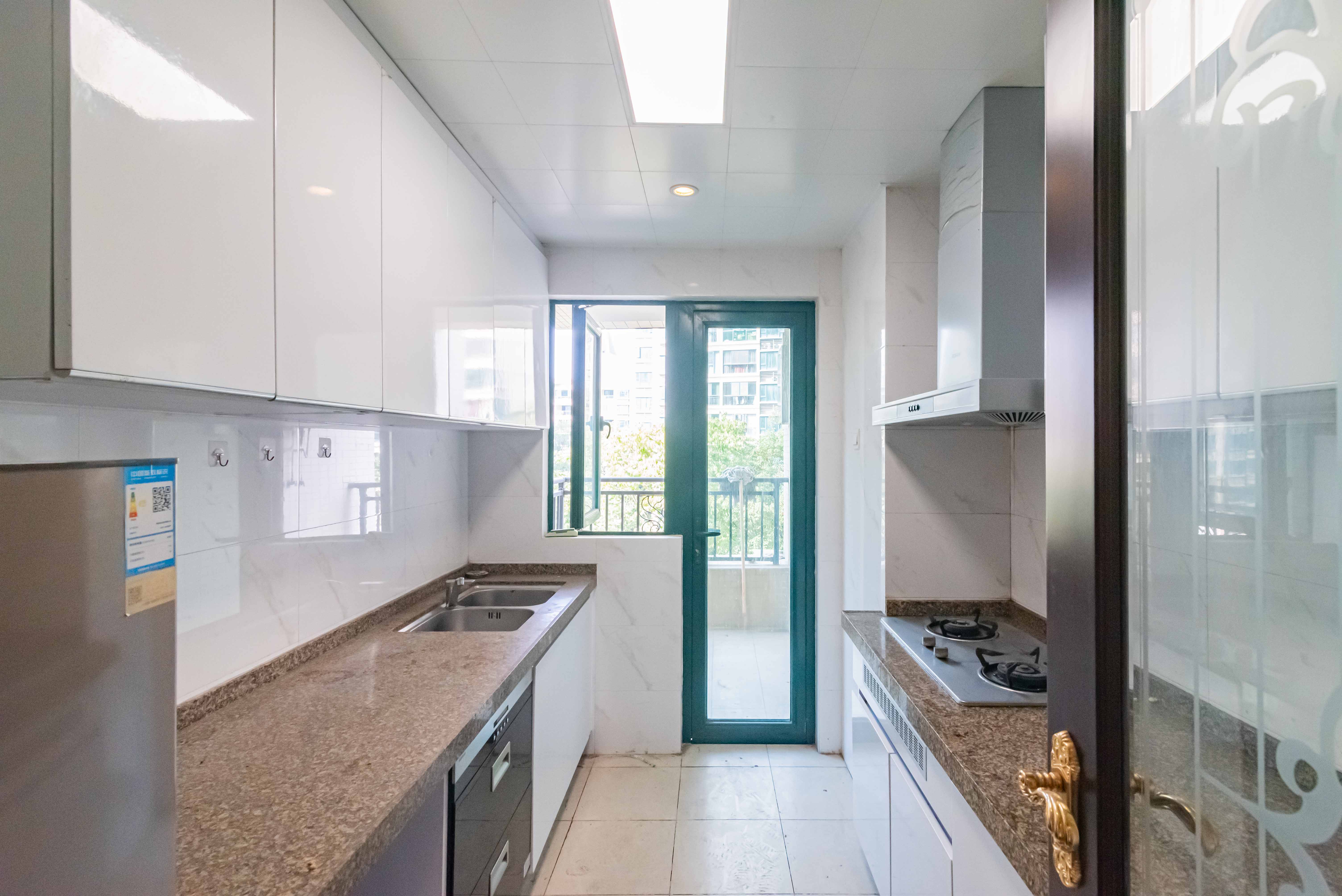 恒大雅苑  3室2厅2卫    115.0万 恒大雅苑  3室2厅2卫    115.0万厨房