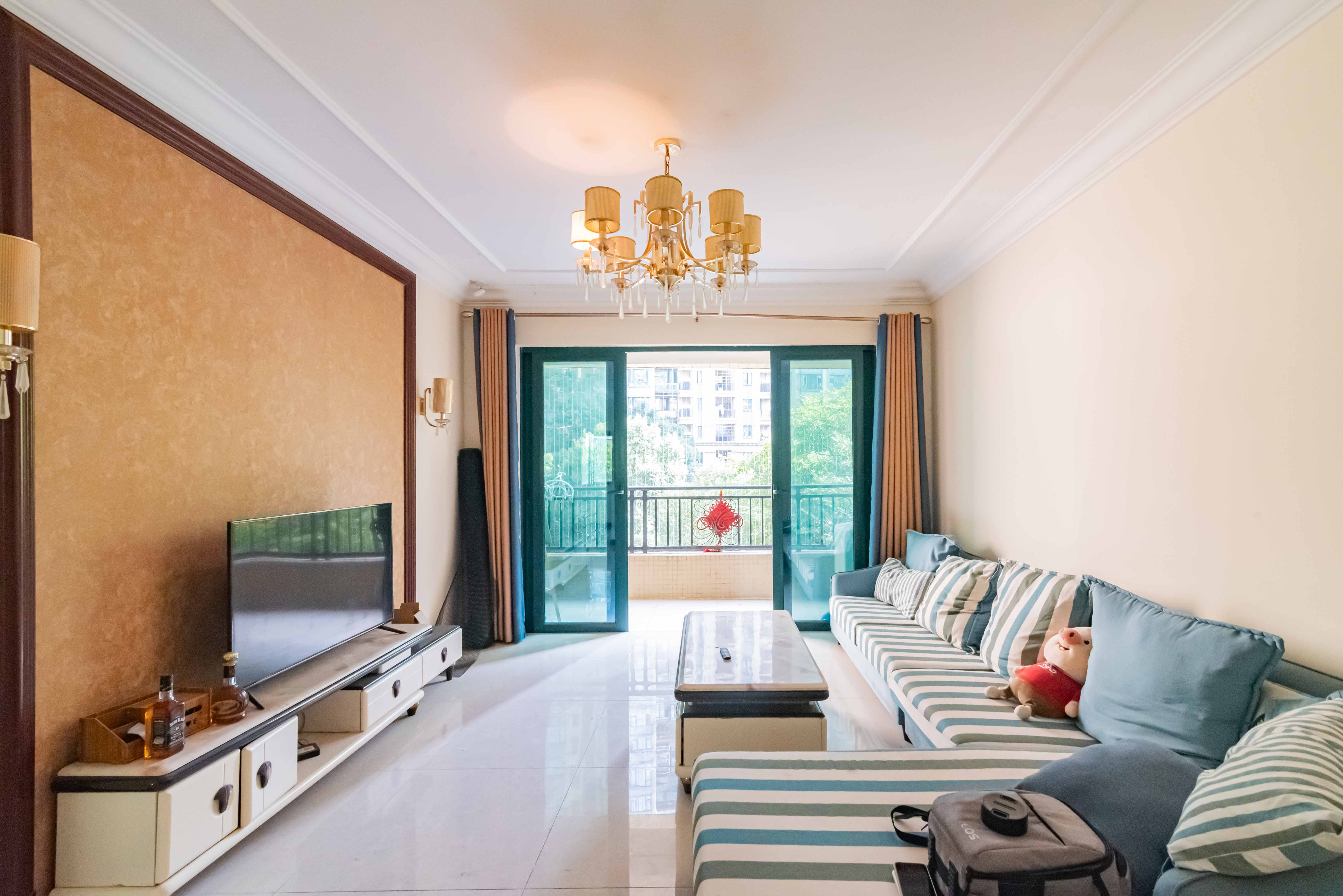 恒大雅苑  3室2厅2卫    115.0万 恒大雅苑  3室2厅2卫    115.0万客厅