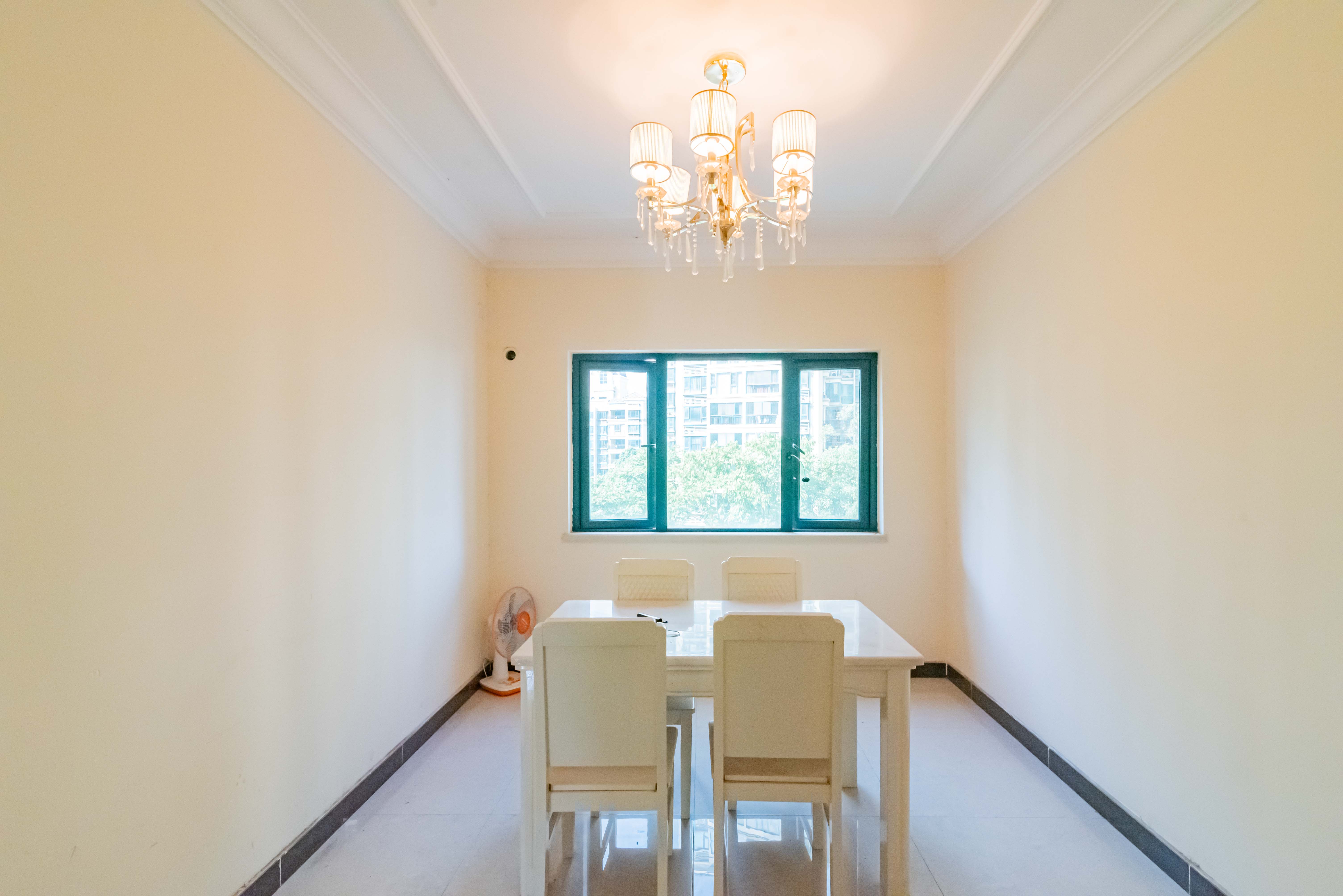 恒大雅苑  3室2厅2卫    115.0万 恒大雅苑  3室2厅2卫    115.0万客厅