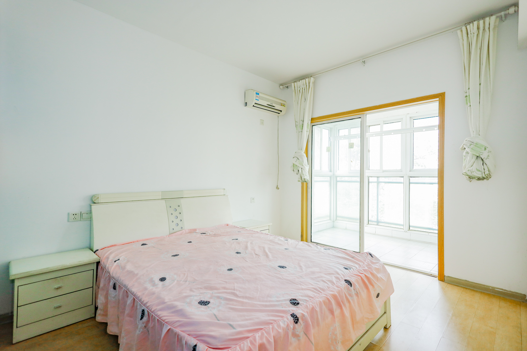 中建桂苑  3室2厅2卫   118.00万卧室