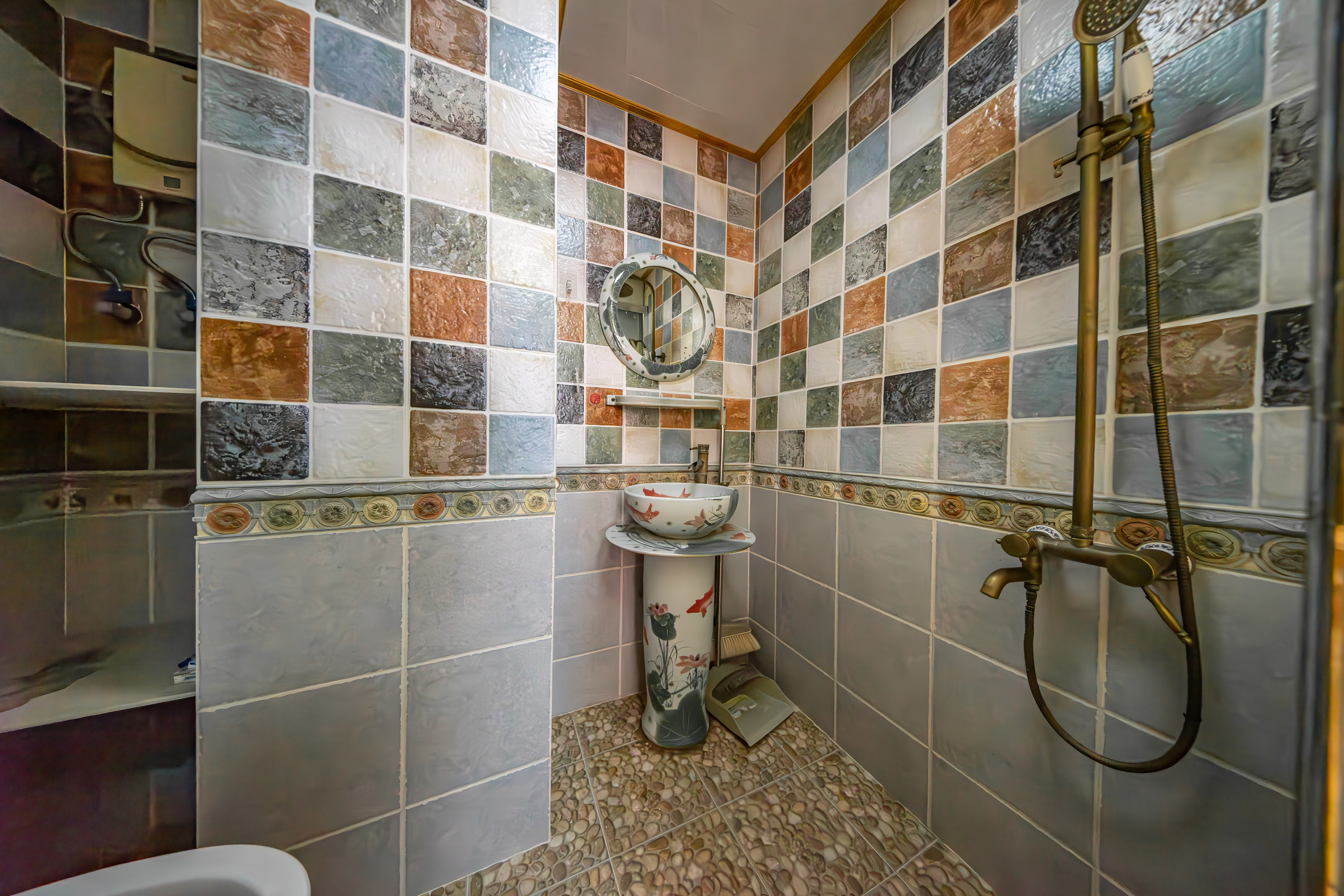 滨河华庭 2室1厅1卫 78.0万 滨河华庭 2室1厅1卫 78.0万卫生间