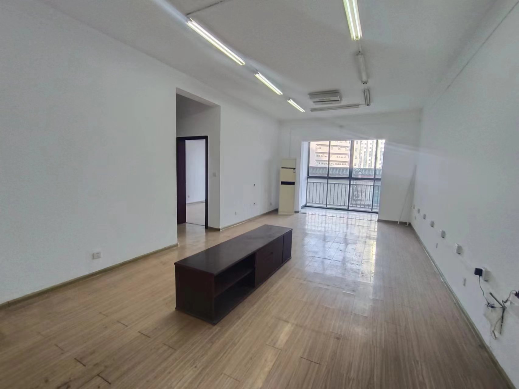 金茂尚都天台路123号 3室2厅2卫 56.2万 金茂尚都天台路123号 3室2厅2卫 56.2万室内图