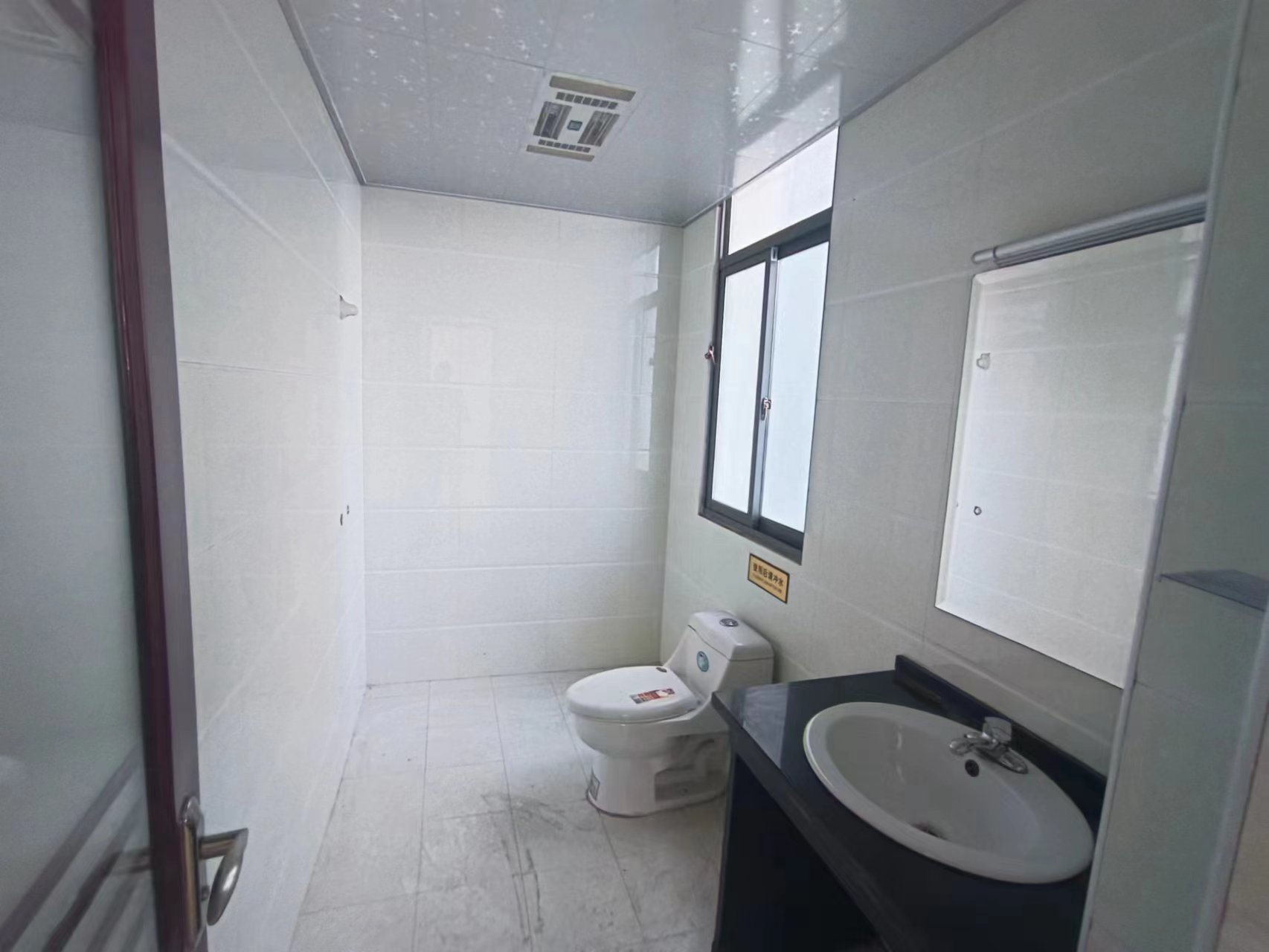 金茂尚都天台路123号 3室2厅2卫 56.2万 金茂尚都天台路123号 3室2厅2卫 56.2万室内图