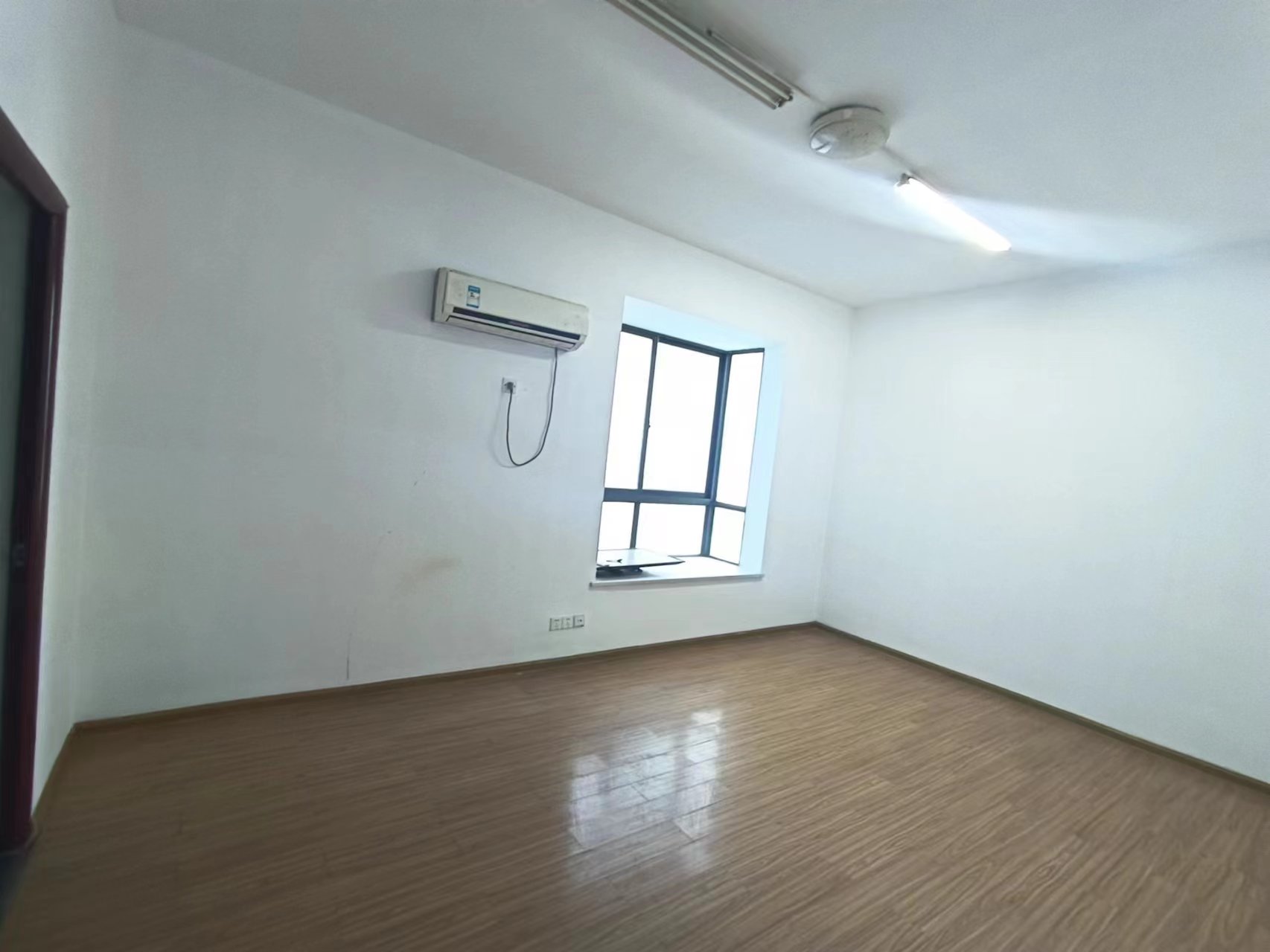 金茂尚都天台路123号 3室2厅2卫 56.2万 金茂尚都天台路123号 3室2厅2卫 56.2万室内图