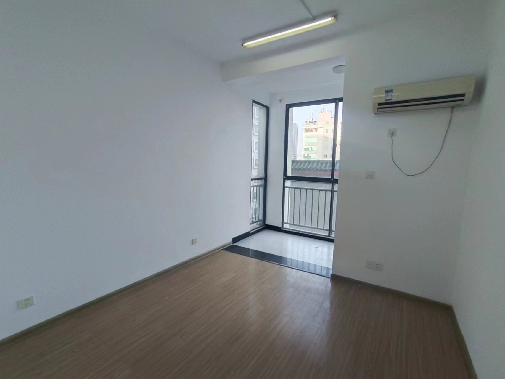 金茂尚都天台路123号 3室2厅2卫 56.2万 金茂尚都天台路123号 3室2厅2卫 56.2万室内图