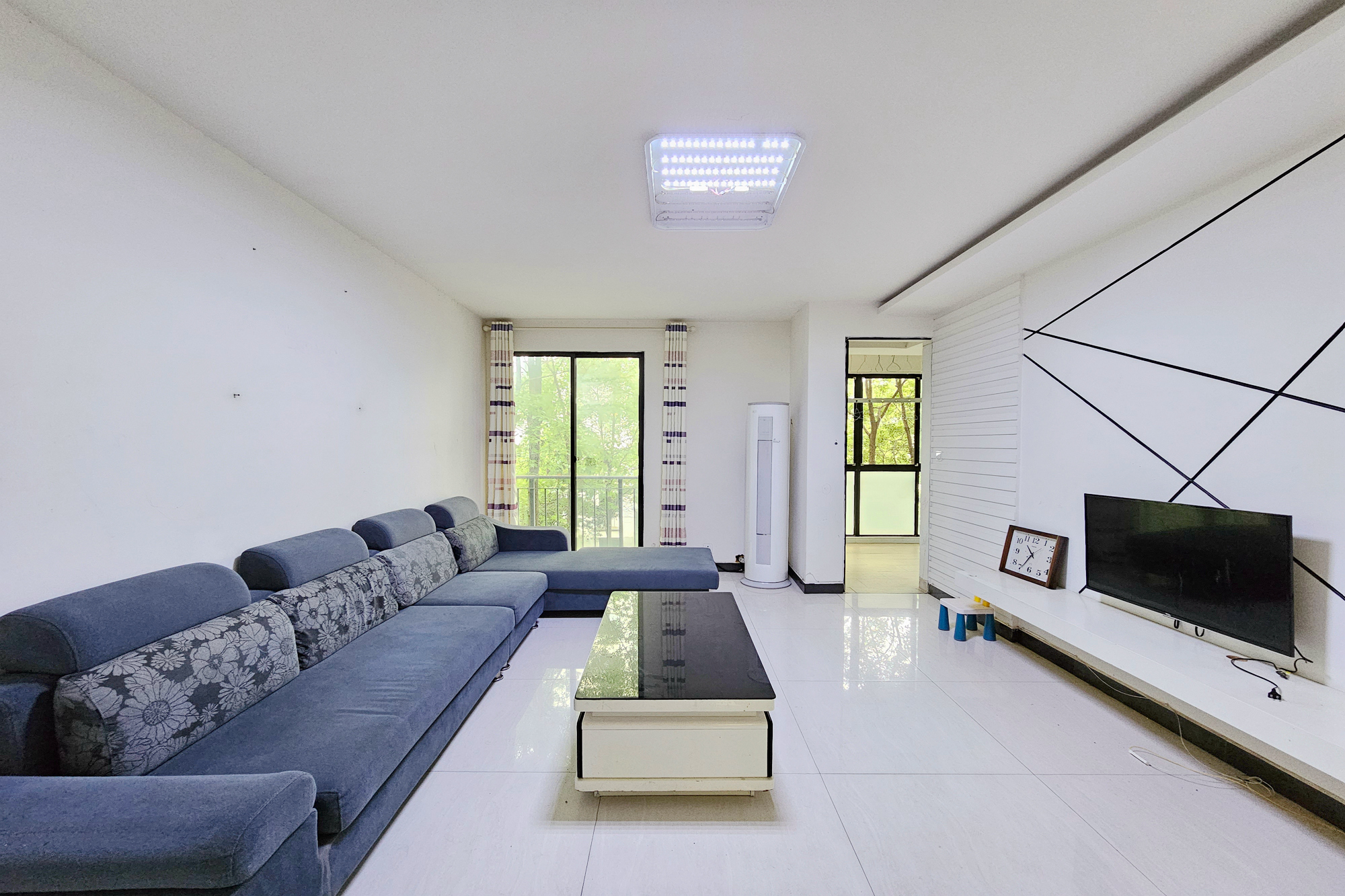 西街花园 3室2厅2卫 143.0万 西街花园 3室2厅2卫 143.0万客厅