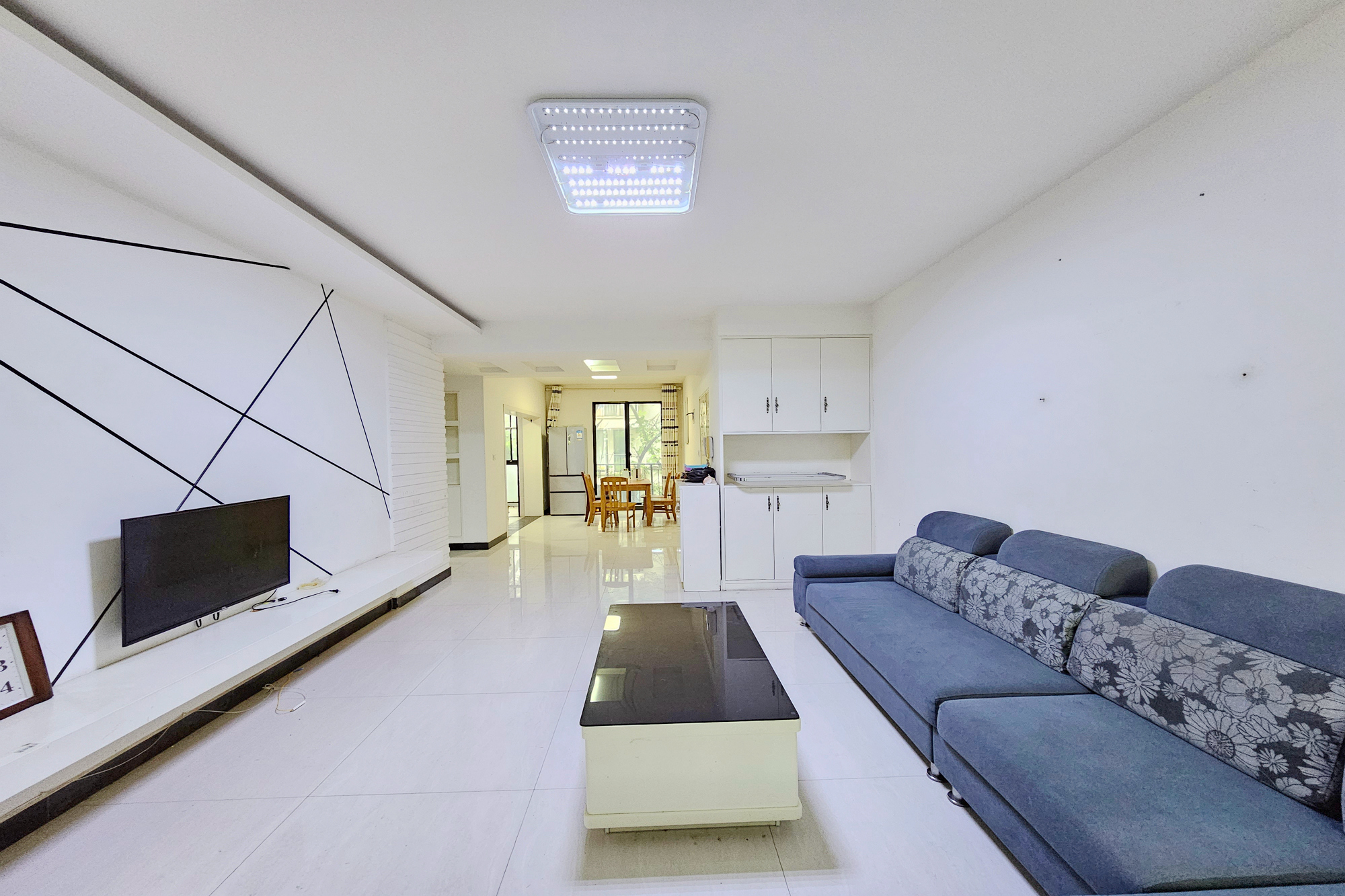 西街花园 3室2厅2卫 143.0万 西街花园 3室2厅2卫 143.0万客厅