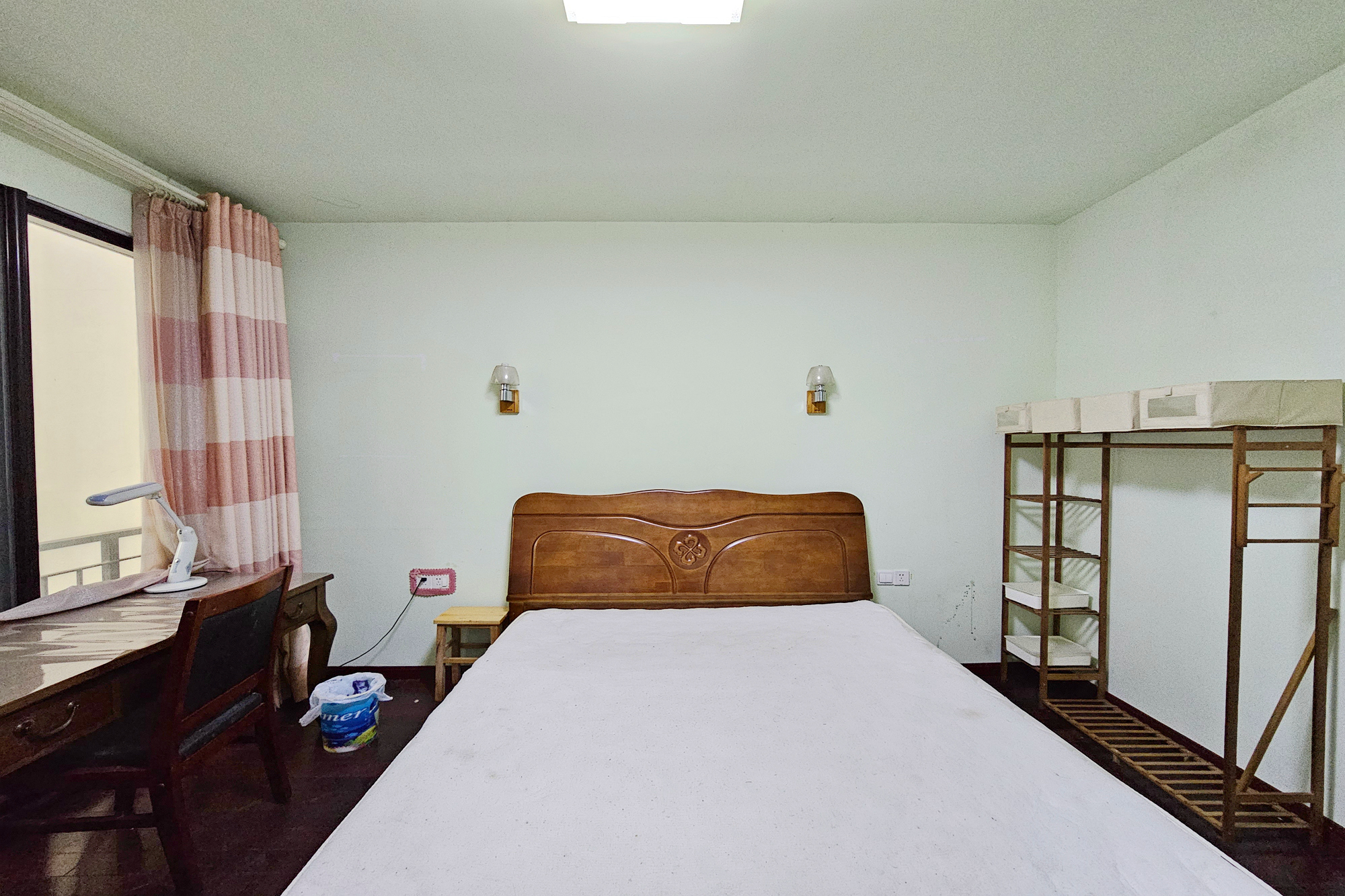 西街花园 3室2厅2卫 143.0万 西街花园 3室2厅2卫 143.0万卧室