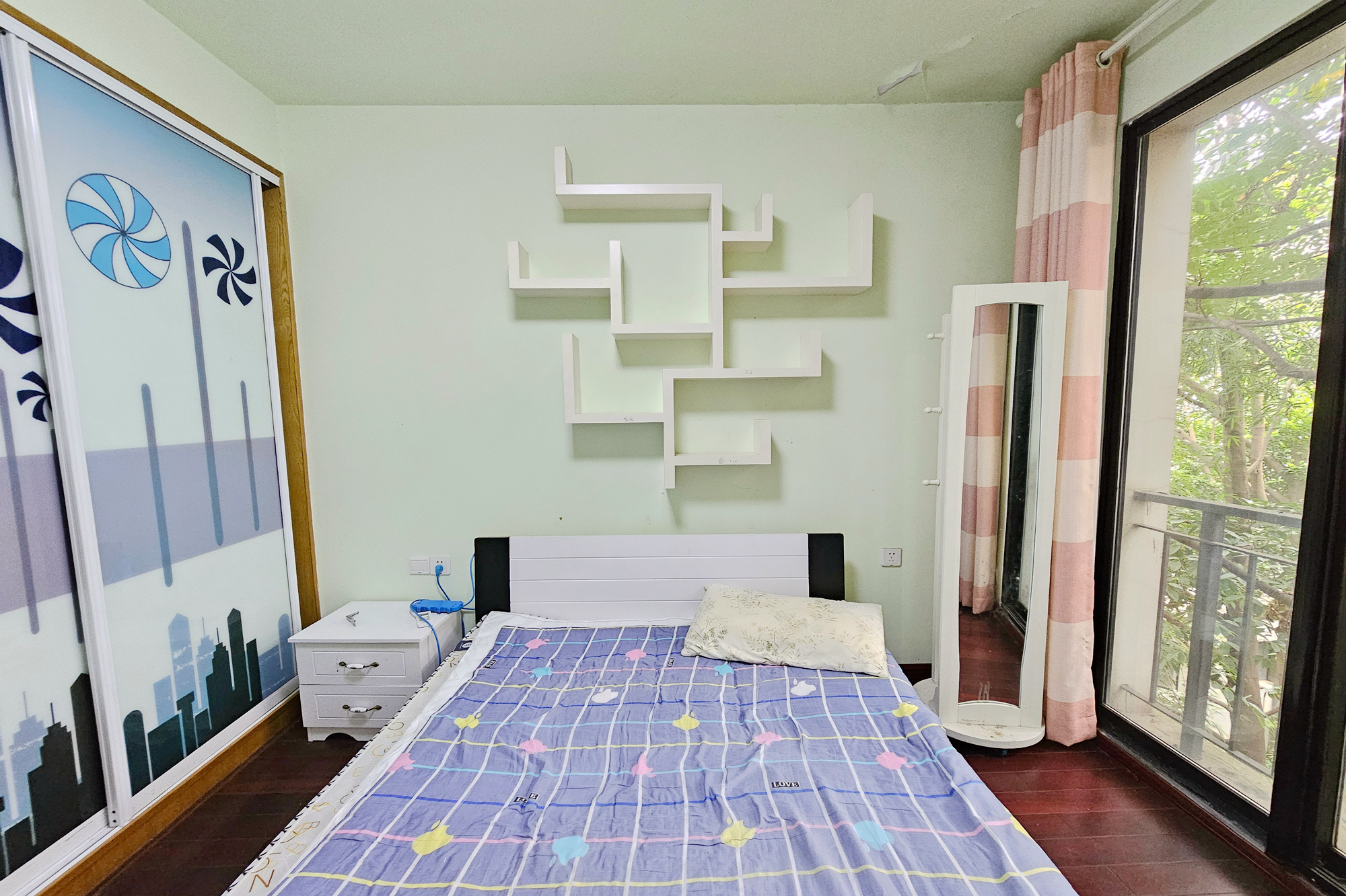 西街花园 3室2厅2卫 143.0万 西街花园 3室2厅2卫 143.0万卧室