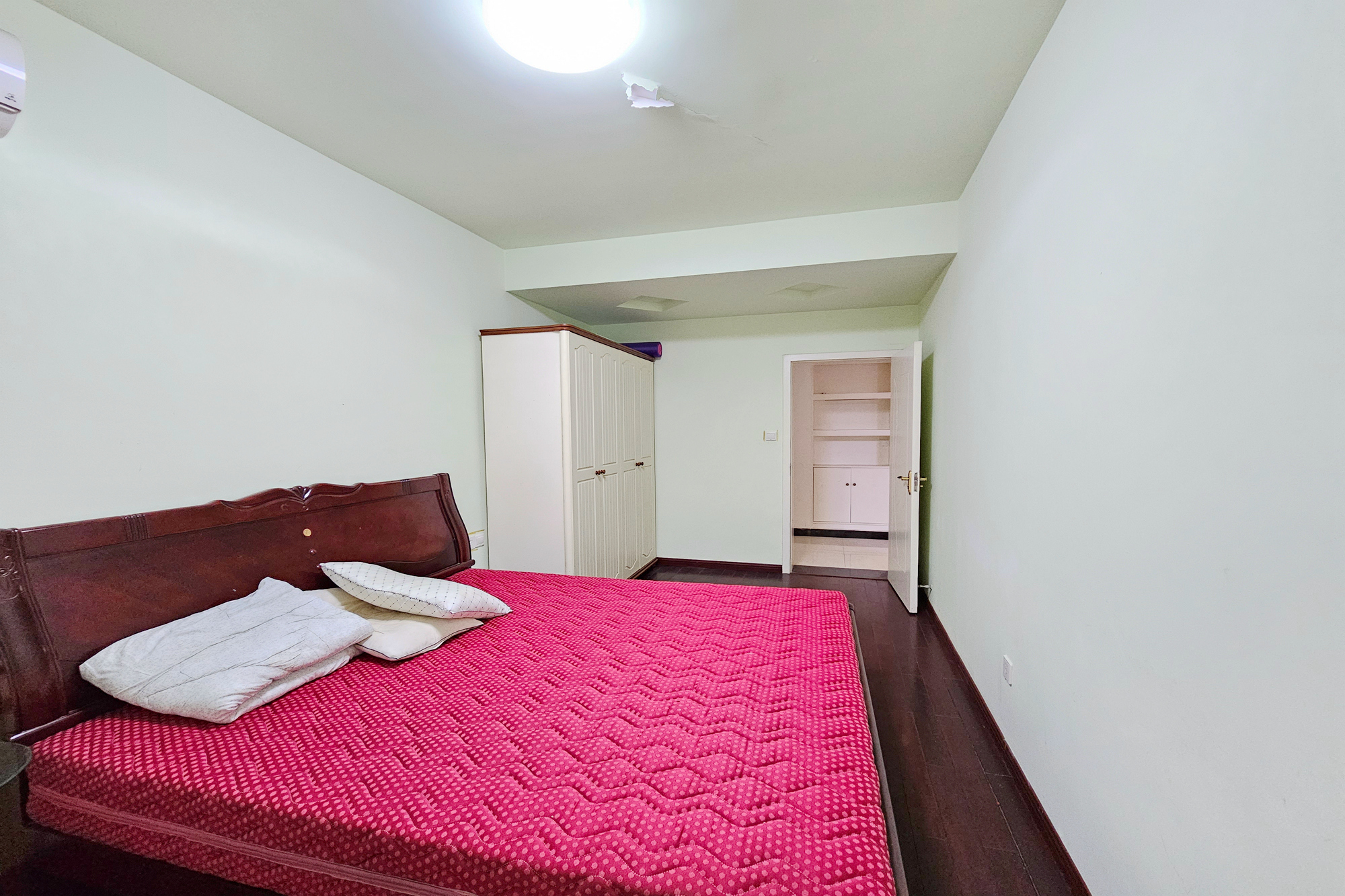 西街花园 3室2厅2卫 143.0万 西街花园 3室2厅2卫 143.0万卧室