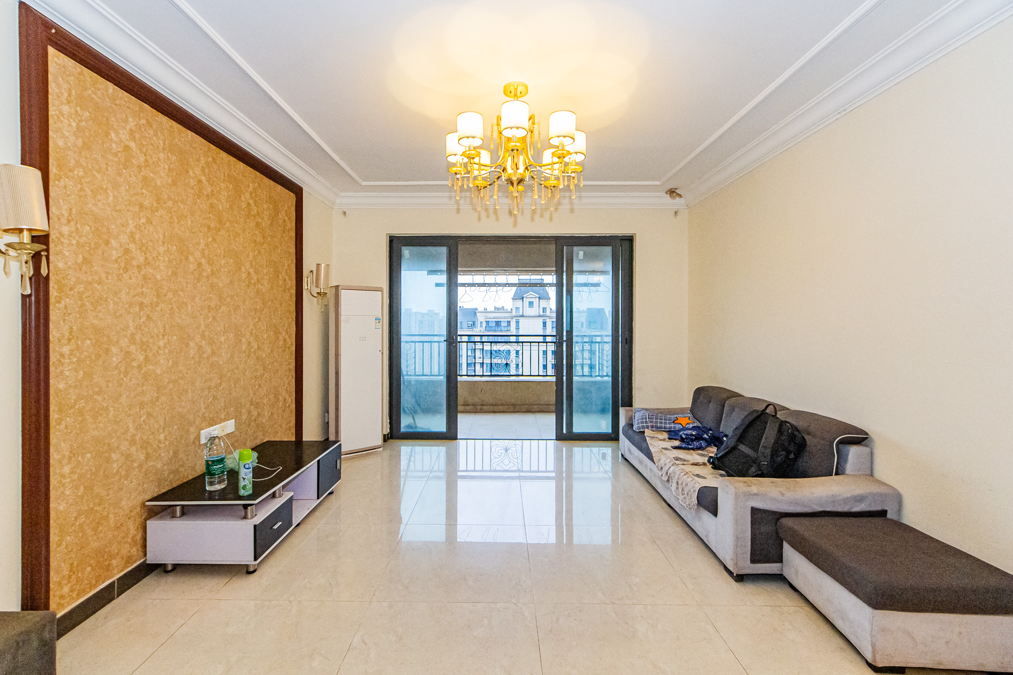 恒大御景天下城一期 4室2厅2卫 99.0万 恒大御景天下城一期 4室2厅2卫 99.0万客厅