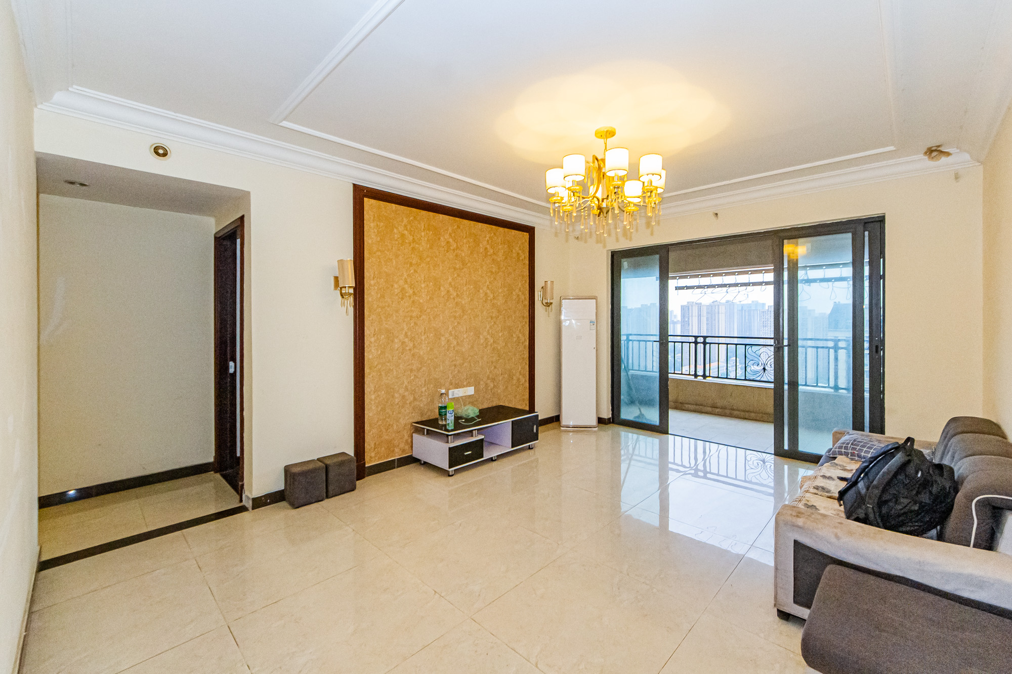 恒大御景天下城一期 4室2厅2卫 99.0万 恒大御景天下城一期 4室2厅2卫 99.0万客厅