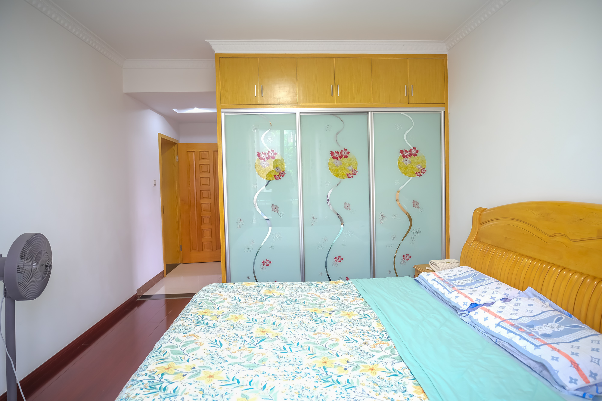 山水湾 3室2厅2卫 63.8万 山水湾 3室2厅2卫 63.8万卧室