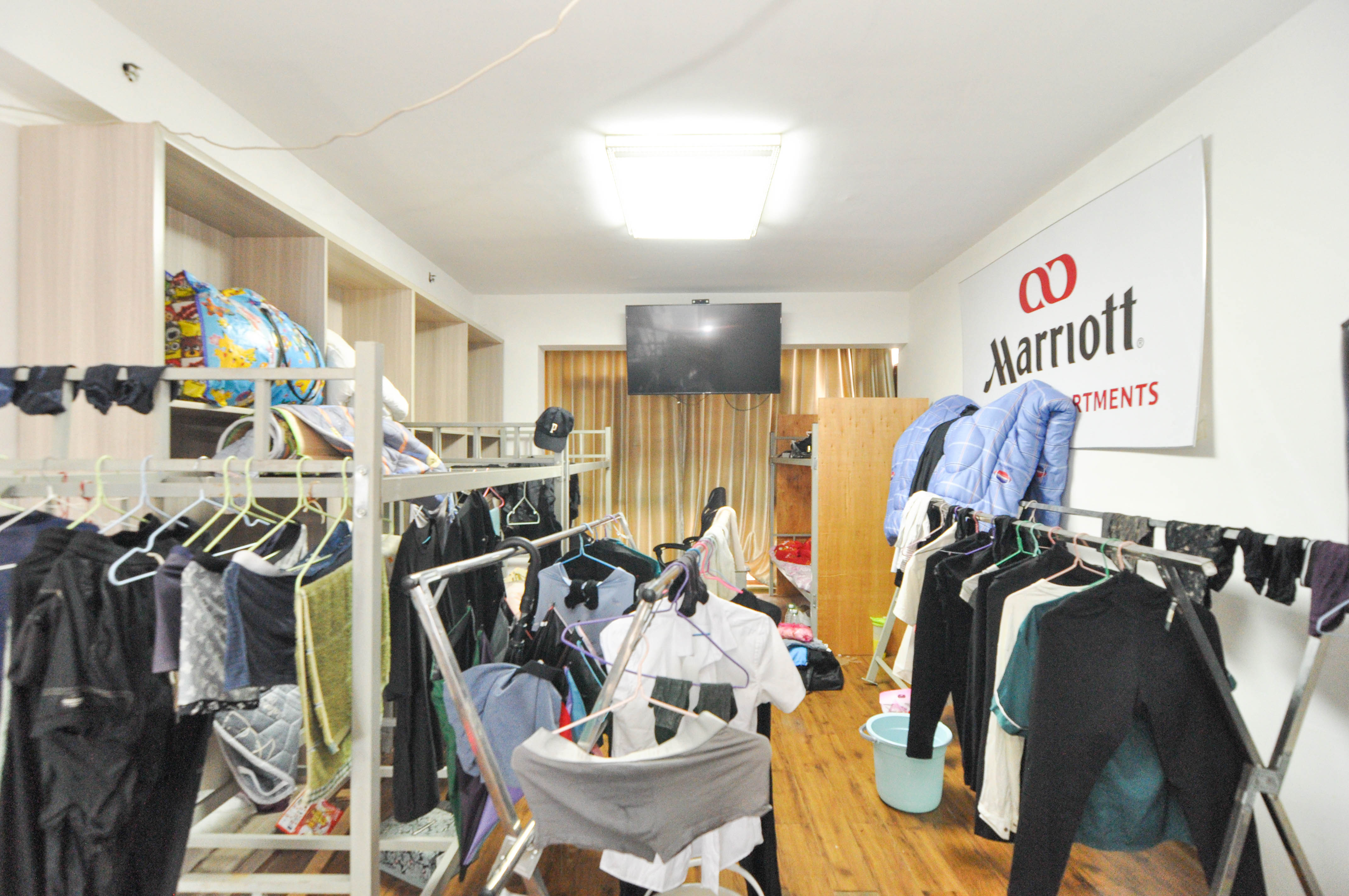 梅溪湖金茂湾  4室2厅2卫   260.00万客厅
