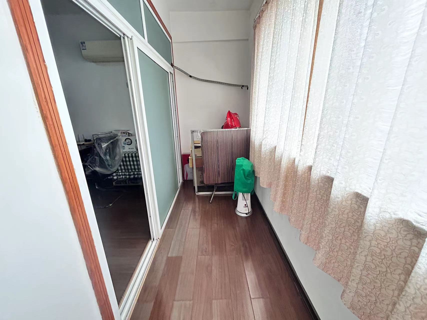 湖工花园 3室2厅2卫 42.8万 湖工花园 3室2厅2卫 42.8万客厅