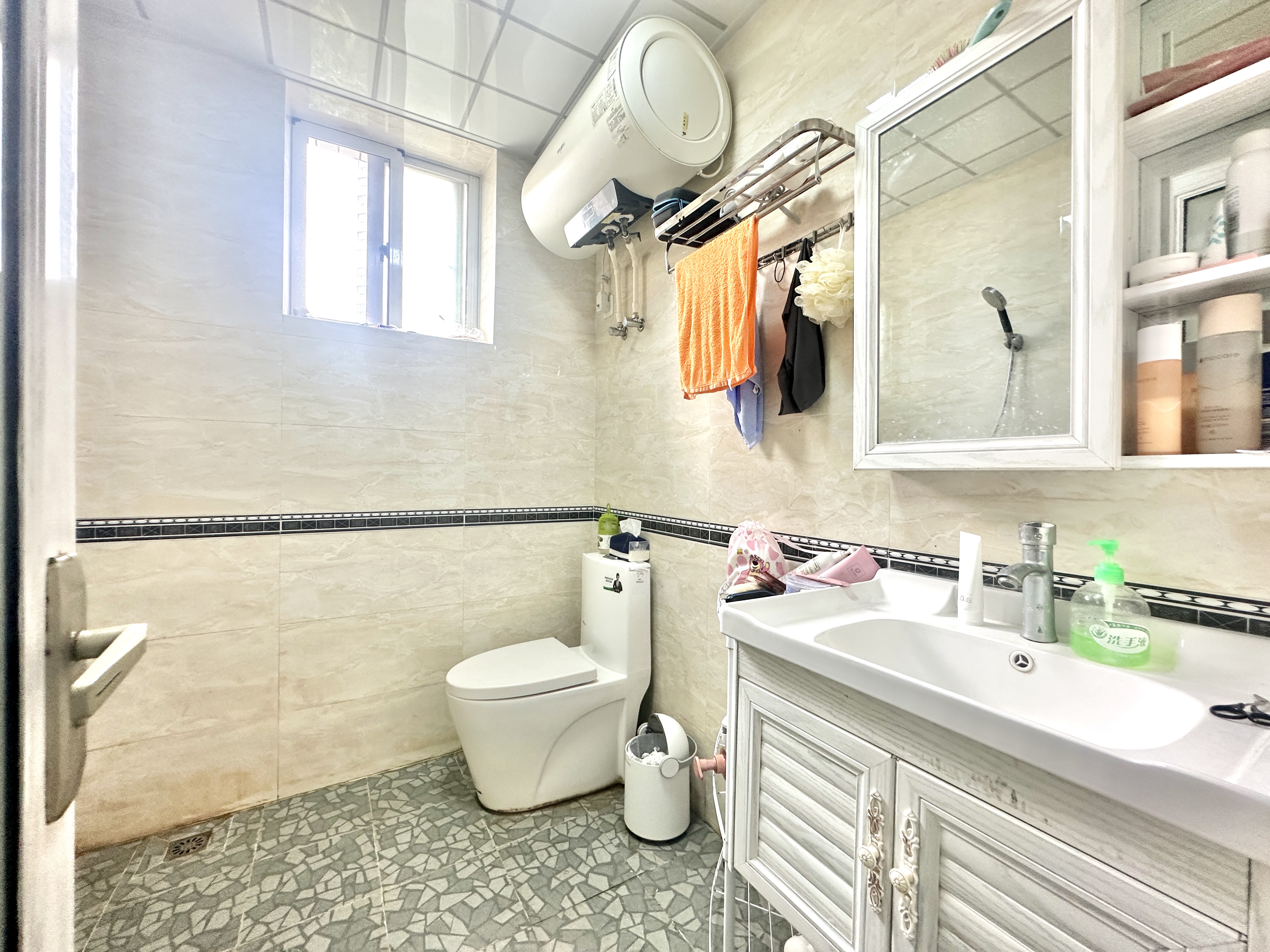 金域湾畔 2室2厅1卫 188.0万 金域湾畔 2室2厅1卫 188.0万卫生间