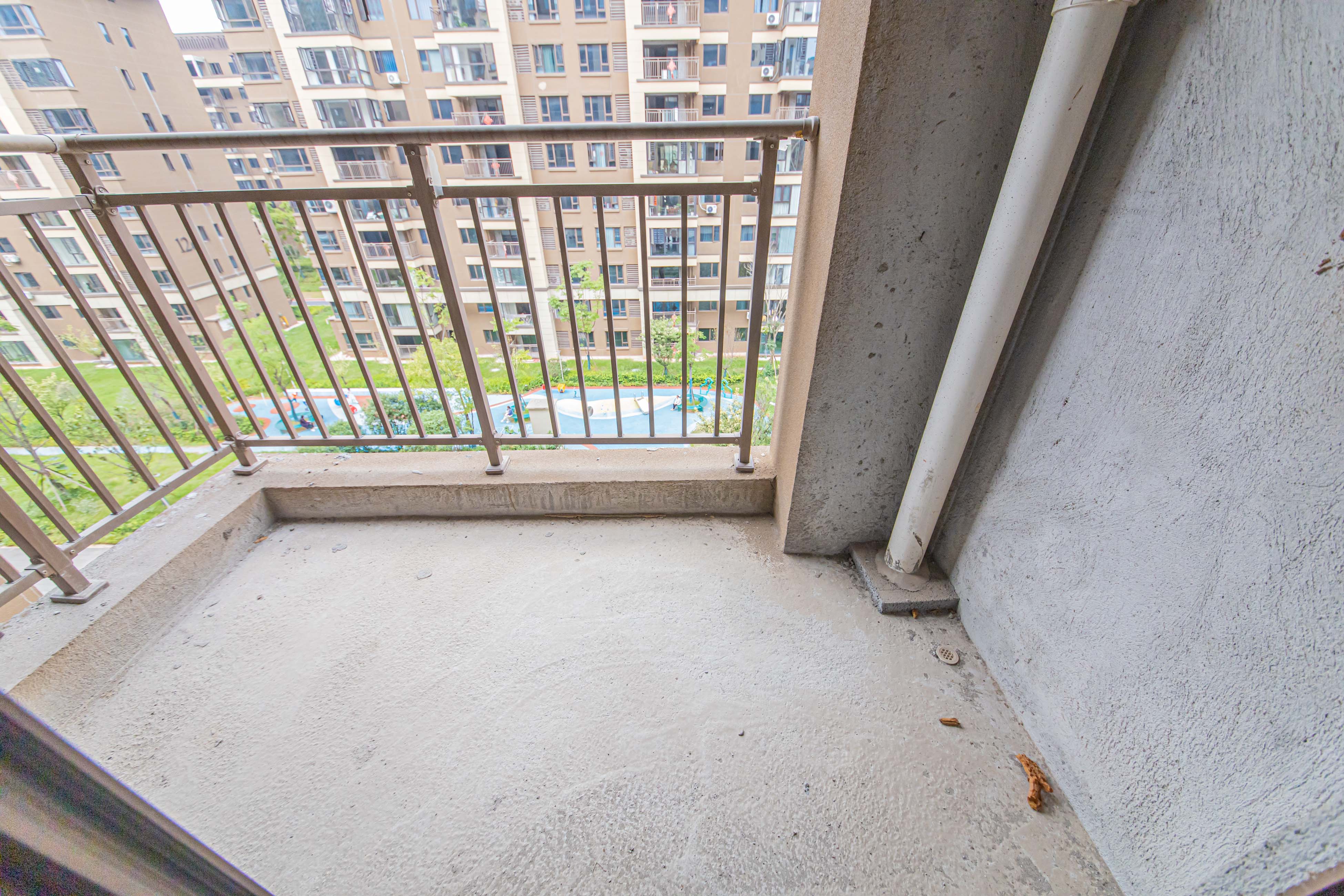 大唐印象三期御玺  4室2厅2卫    147.0万阳台