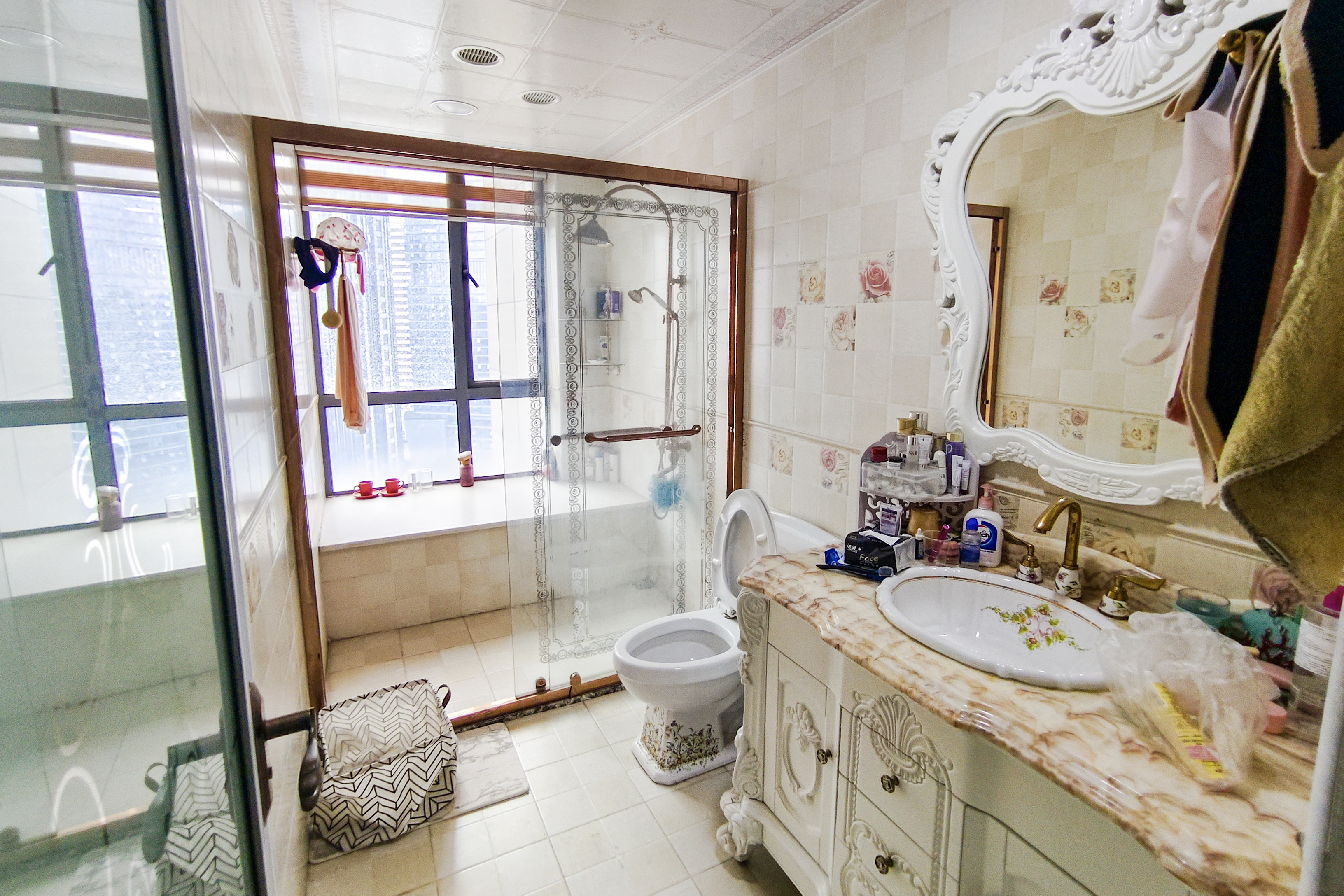 保利国际广场  5室2厅4卫    537.0万卫生间