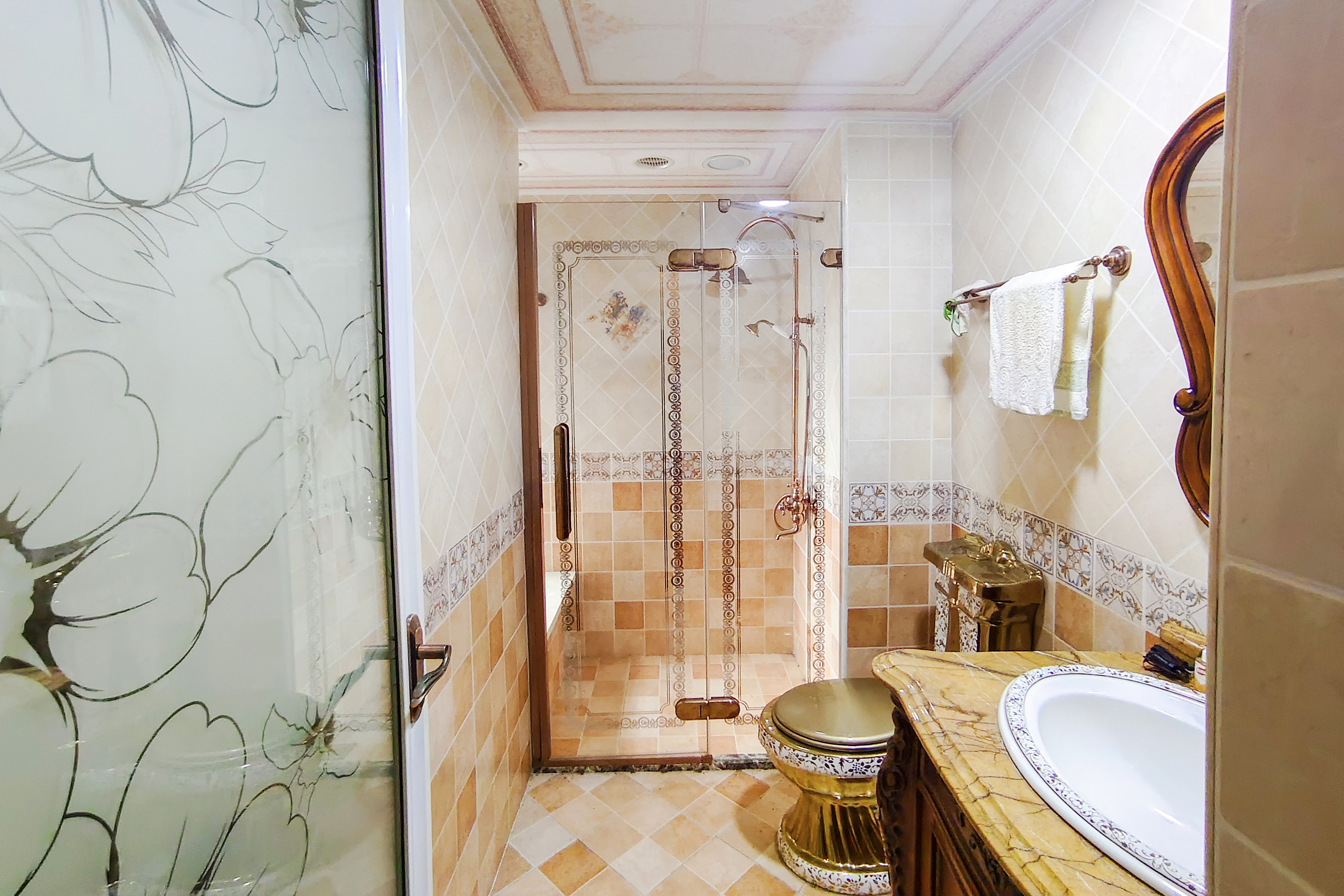 保利国际广场  5室2厅4卫    537.0万卫生间