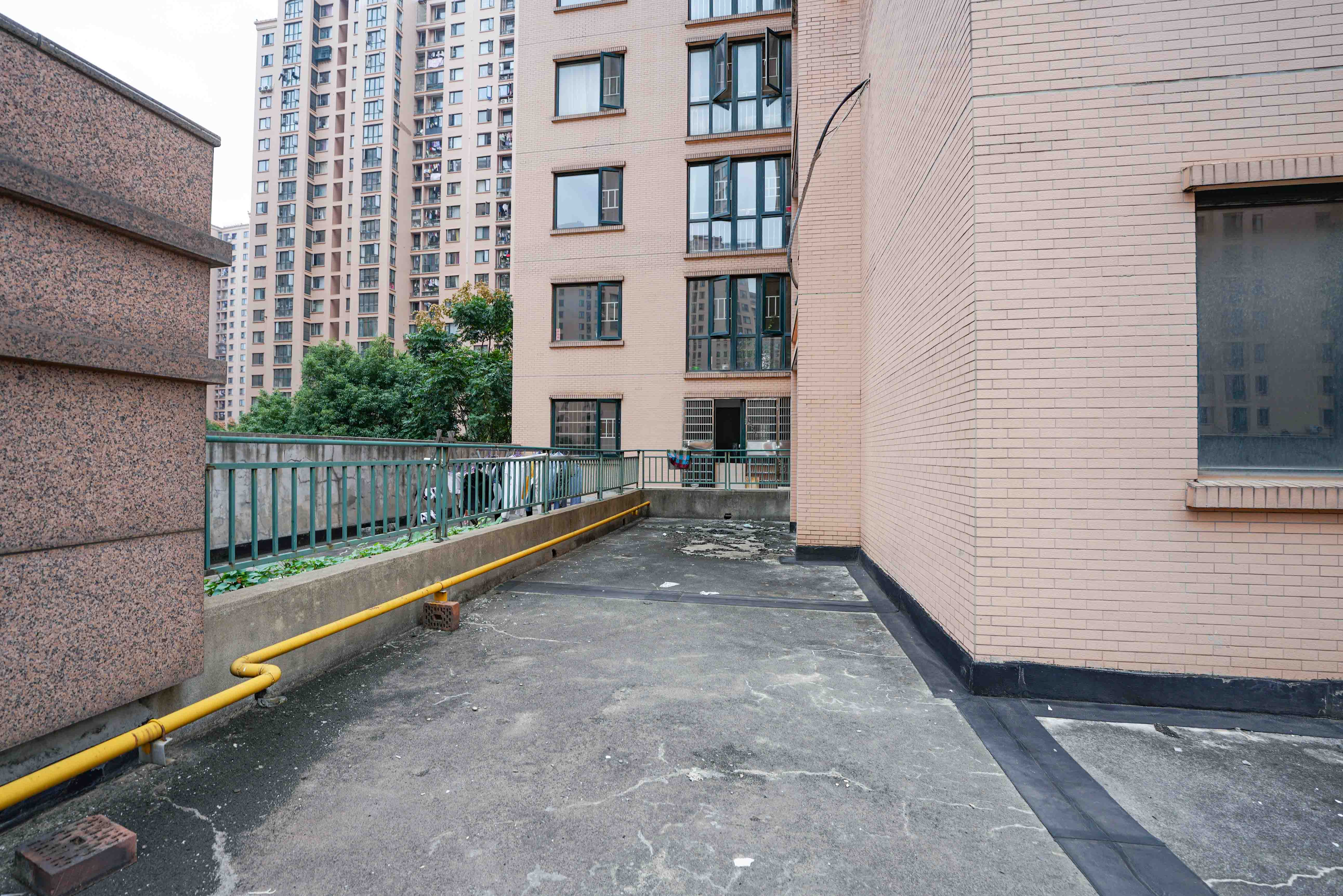 丽发新城 2室2厅 85.00万阳台