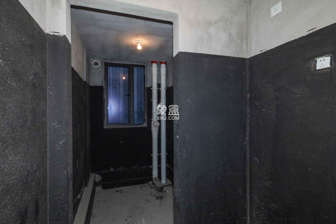 中国铁建梅溪青秀二期  4室2厅2卫   222.00万卫生间