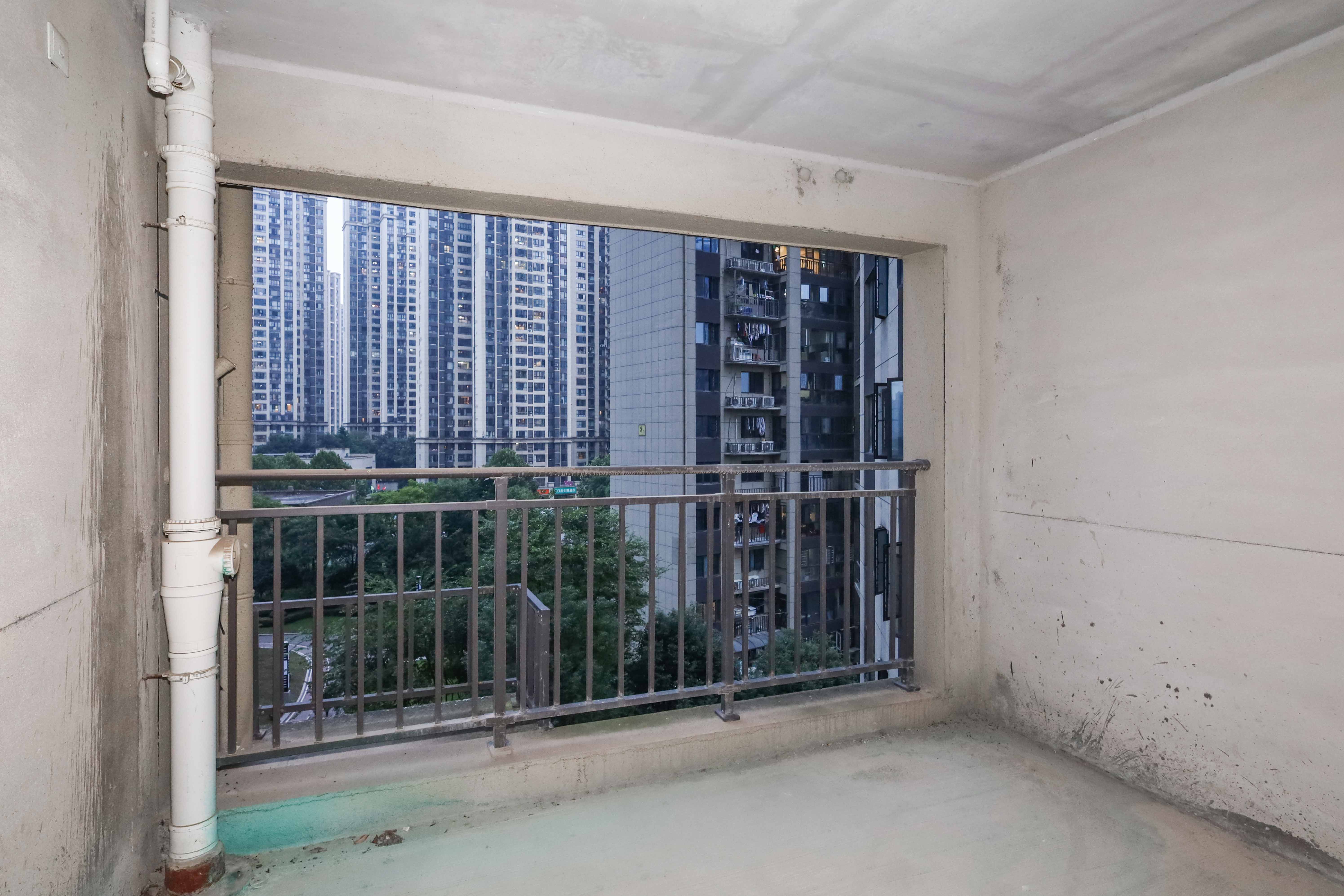 中国铁建梅溪青秀二期  4室2厅2卫   222.00万卧室