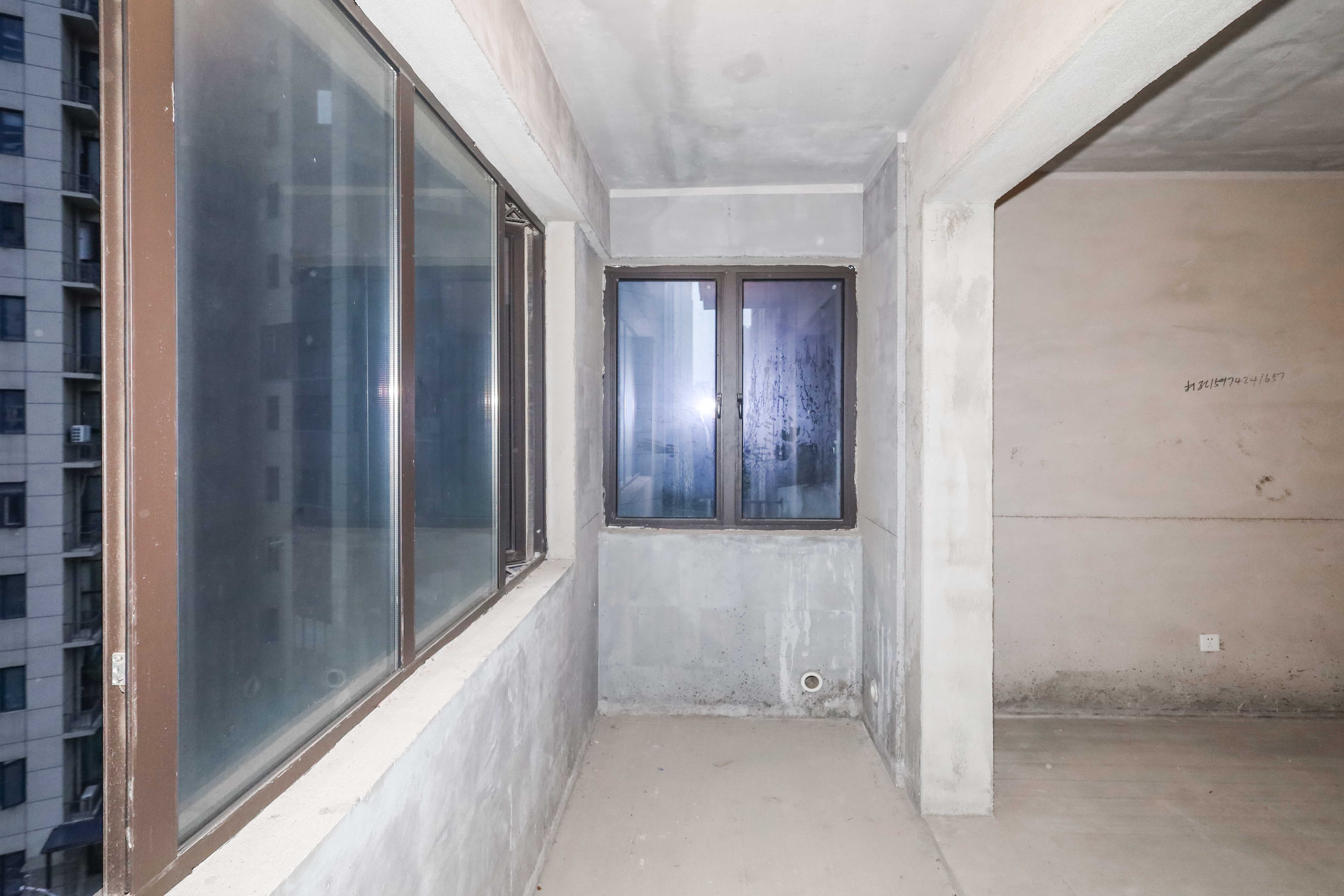 中国铁建梅溪青秀二期  4室2厅2卫   222.00万阳台